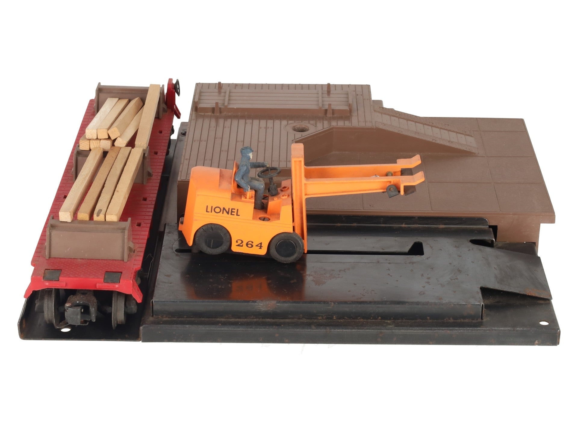 Lionel 264 Vintage O Operating Forklift Platform with 6264 Lumber Car VG