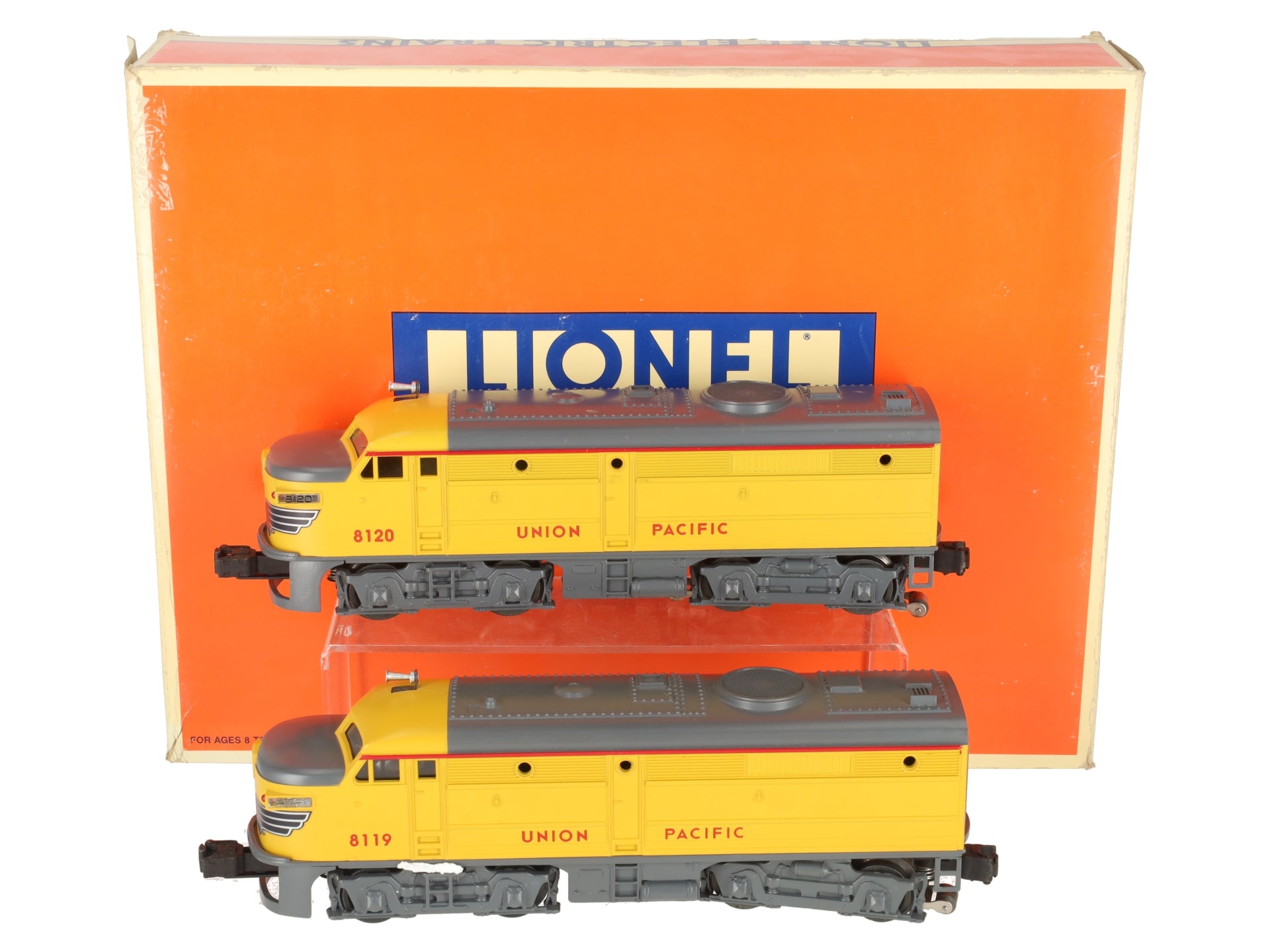 Lionel 1-18119 O Union Pacific FA-2 Alco AA Diesel Engine Set #8119/8120 EX