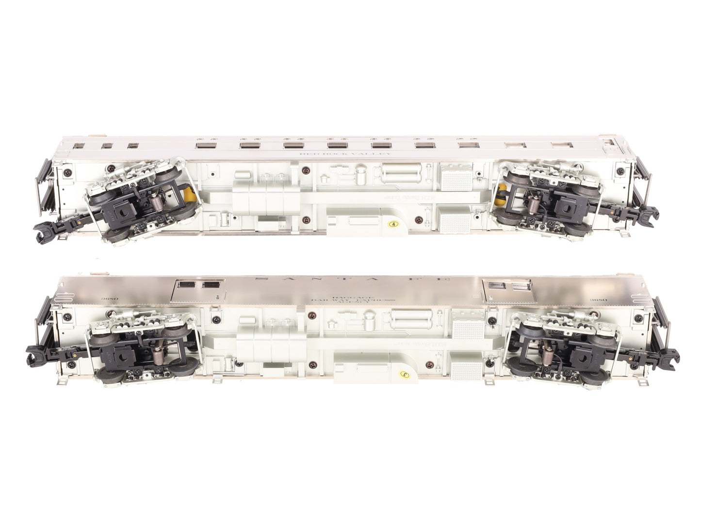 MTH 20-69152 O Santa Fe 70' Streamlined Baggage/Sleeper Passenger Set (Set of 2)