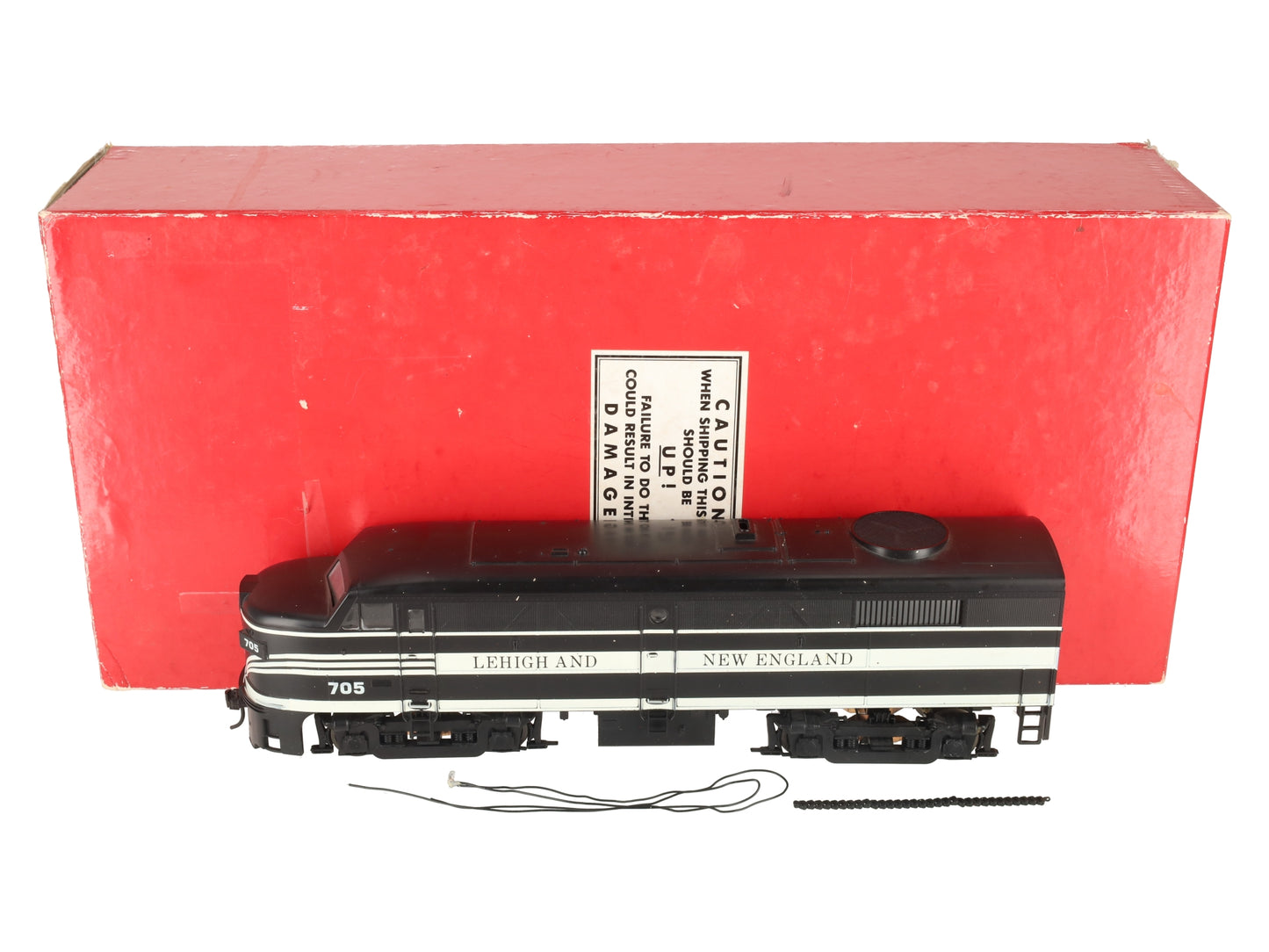 Weaver 6050 O Scale Lehigh & New England FA-2 Diesel Locomotive #705 - 2 Rail VG/Box