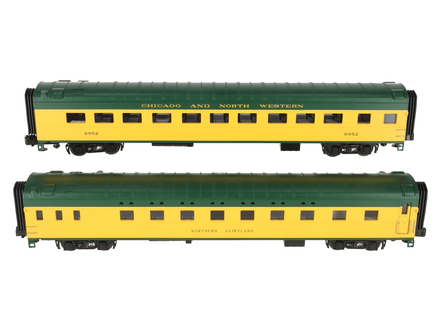MTH 20-6691 O CNW 70' Streamlined Slpr/Diner Passenger Car Set (Set of 2) EX/Box