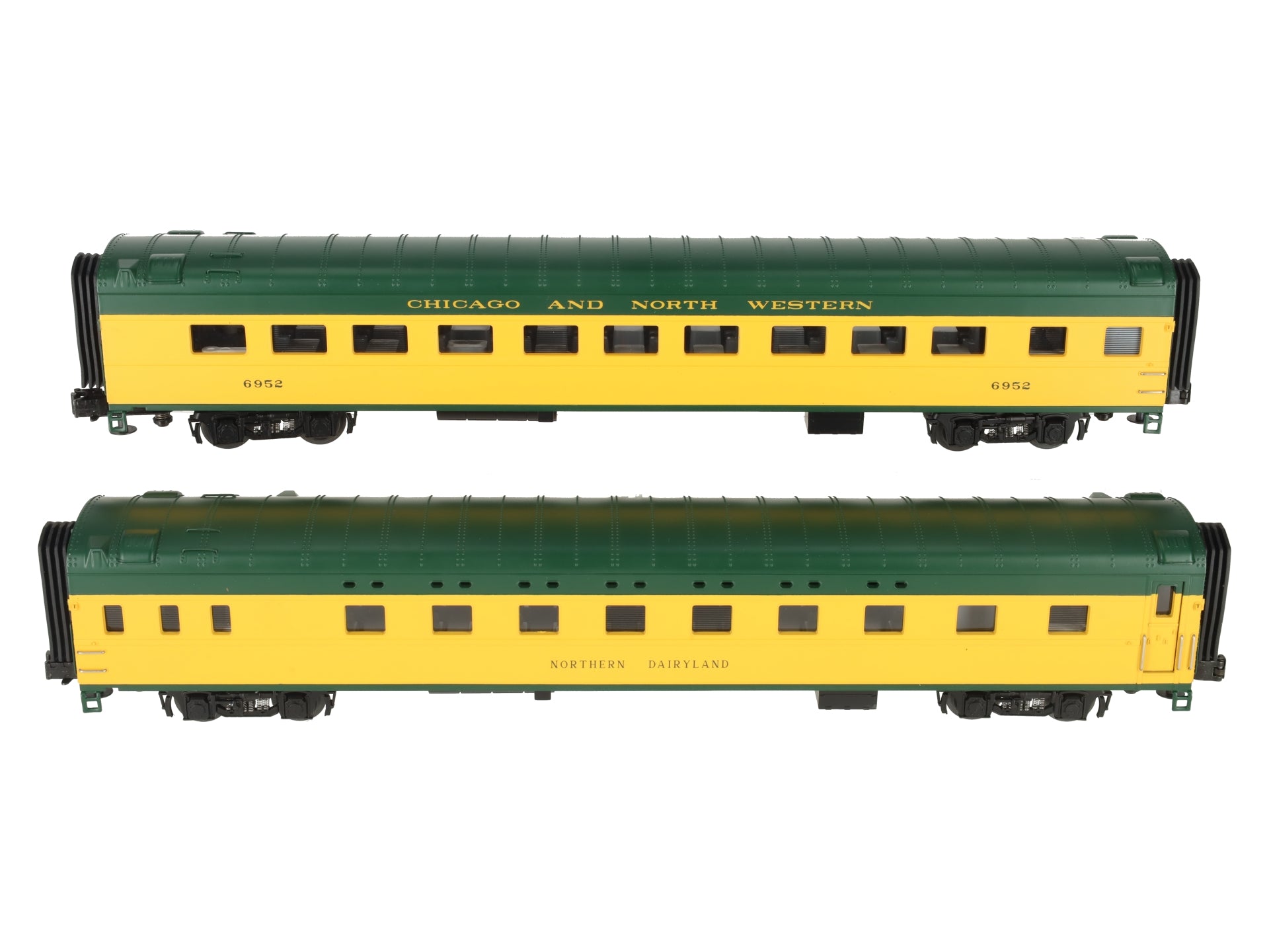 MTH 20-6691 O CNW 70' Streamlined Slpr/Diner Passenger Car Set (Set of 2) EX/Box