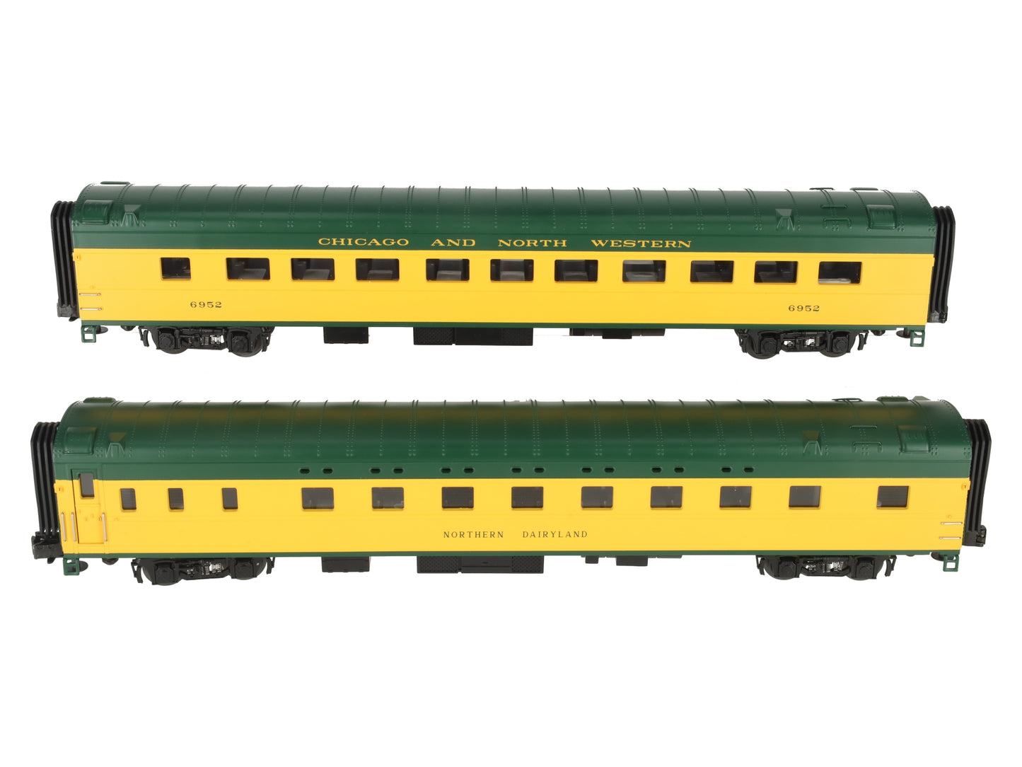 MTH 20-6691 O CNW 70' Streamlined Slpr/Diner Passenger Car Set (Set of 2) EX/Box