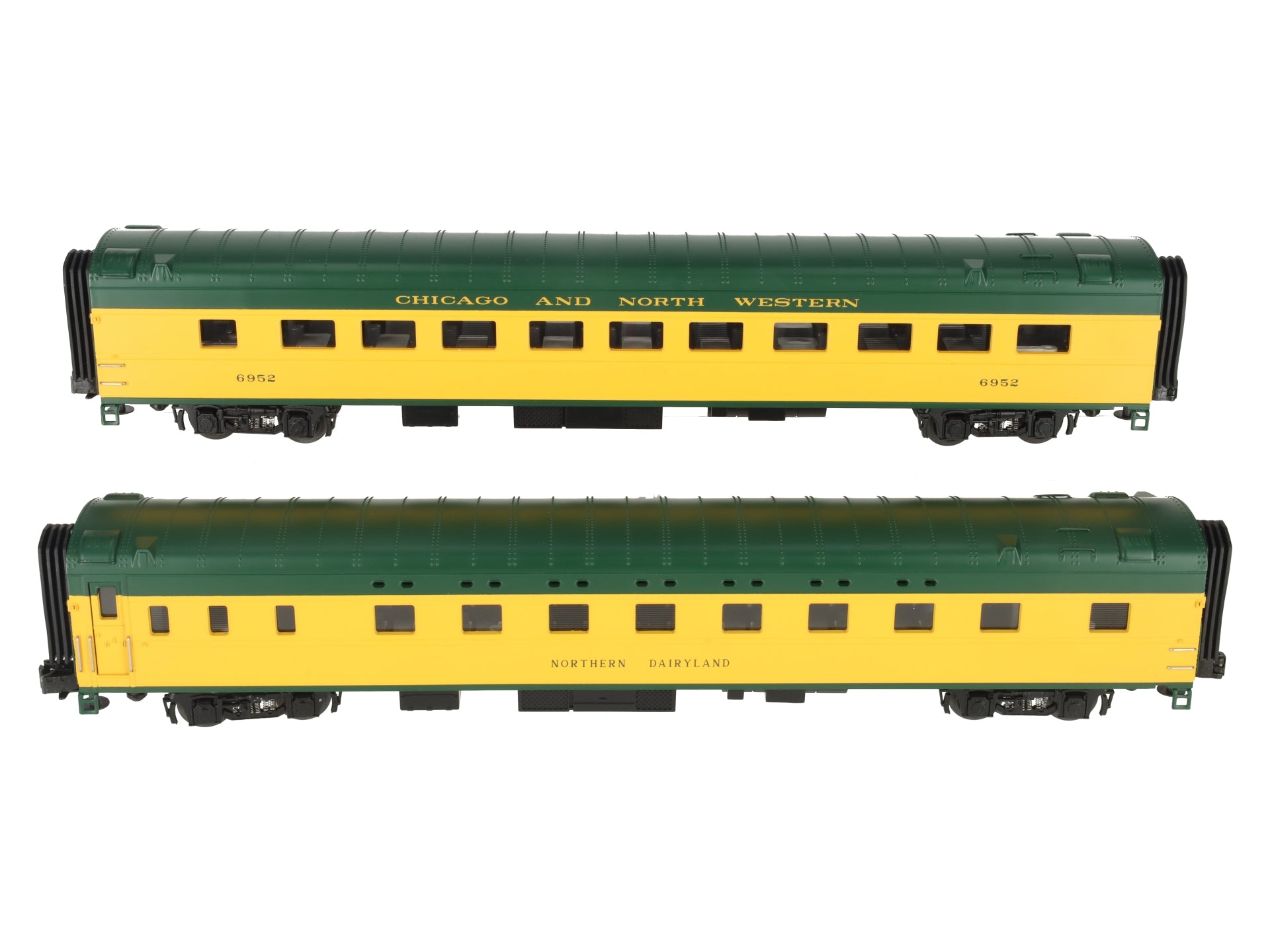 MTH 20-6691 O CNW 70' Streamlined Slpr/Diner Passenger Car Set (Set of 2) EX/Box