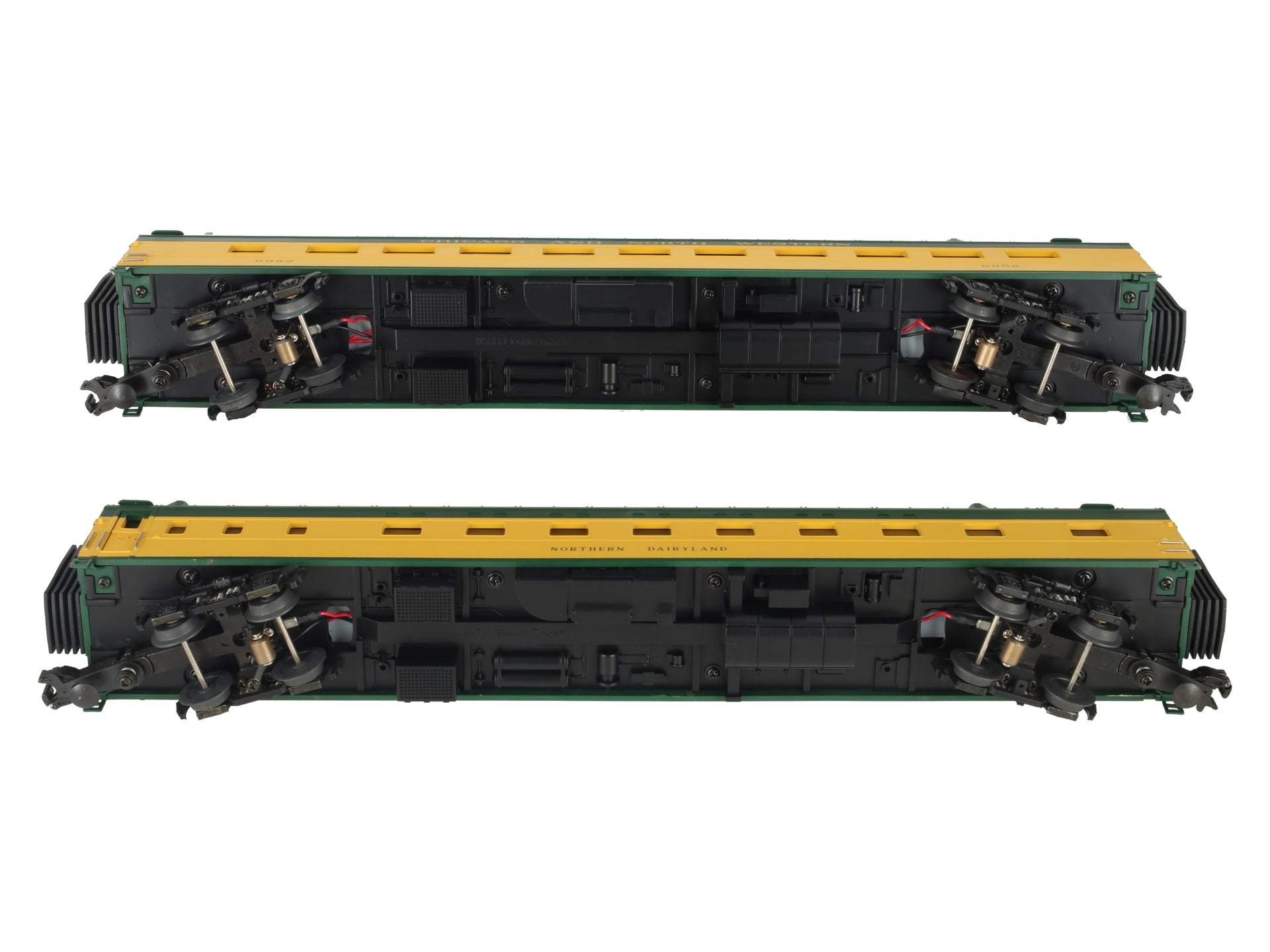 MTH 20-6691 O CNW 70' Streamlined Slpr/Diner Passenger Car Set (Set of 2) EX/Box
