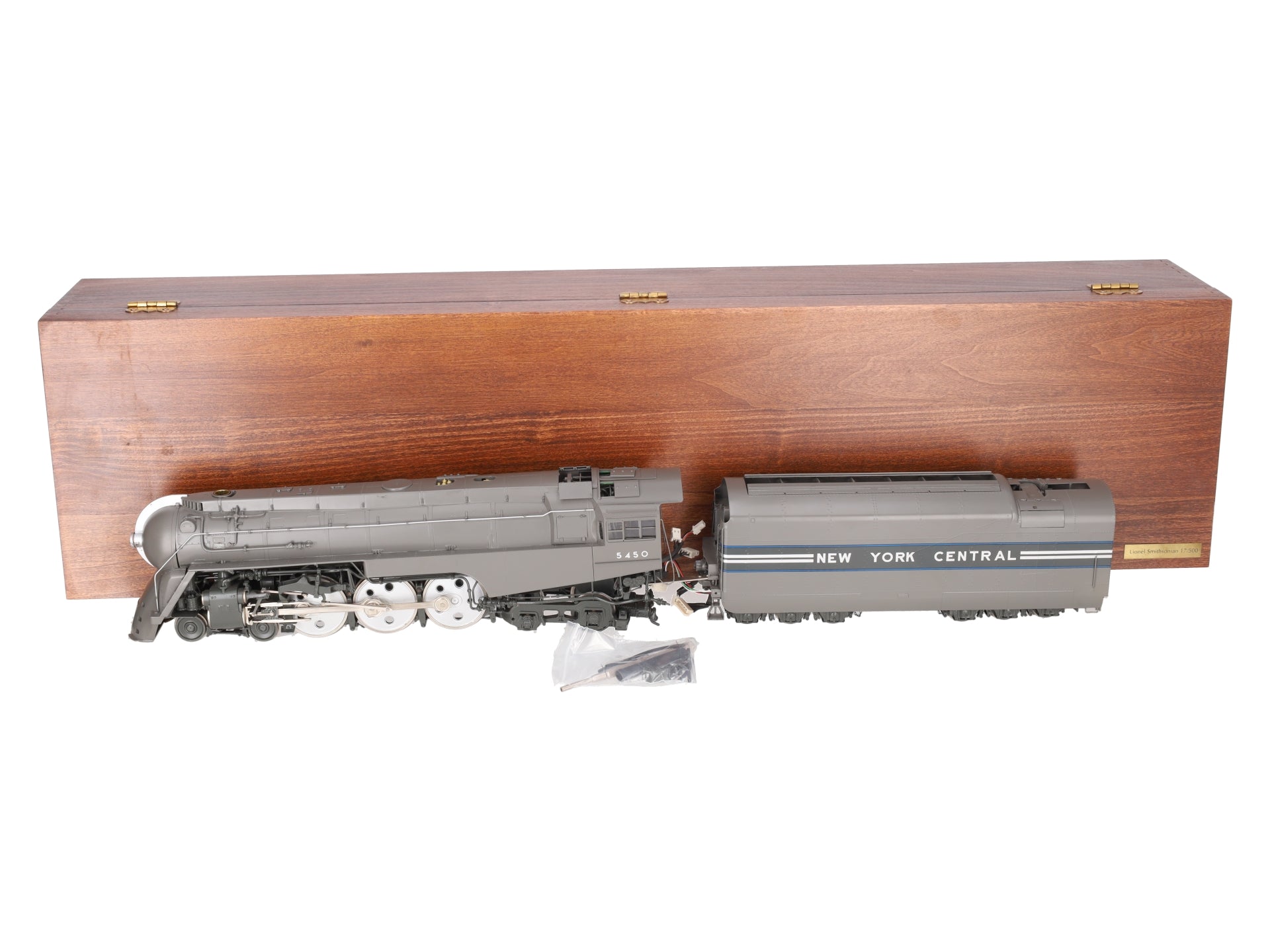 Lionel 6-18026 NYC Smithsonian Dreyfuss Hudson Steam Locomotive & Tender #5450 VG/Box