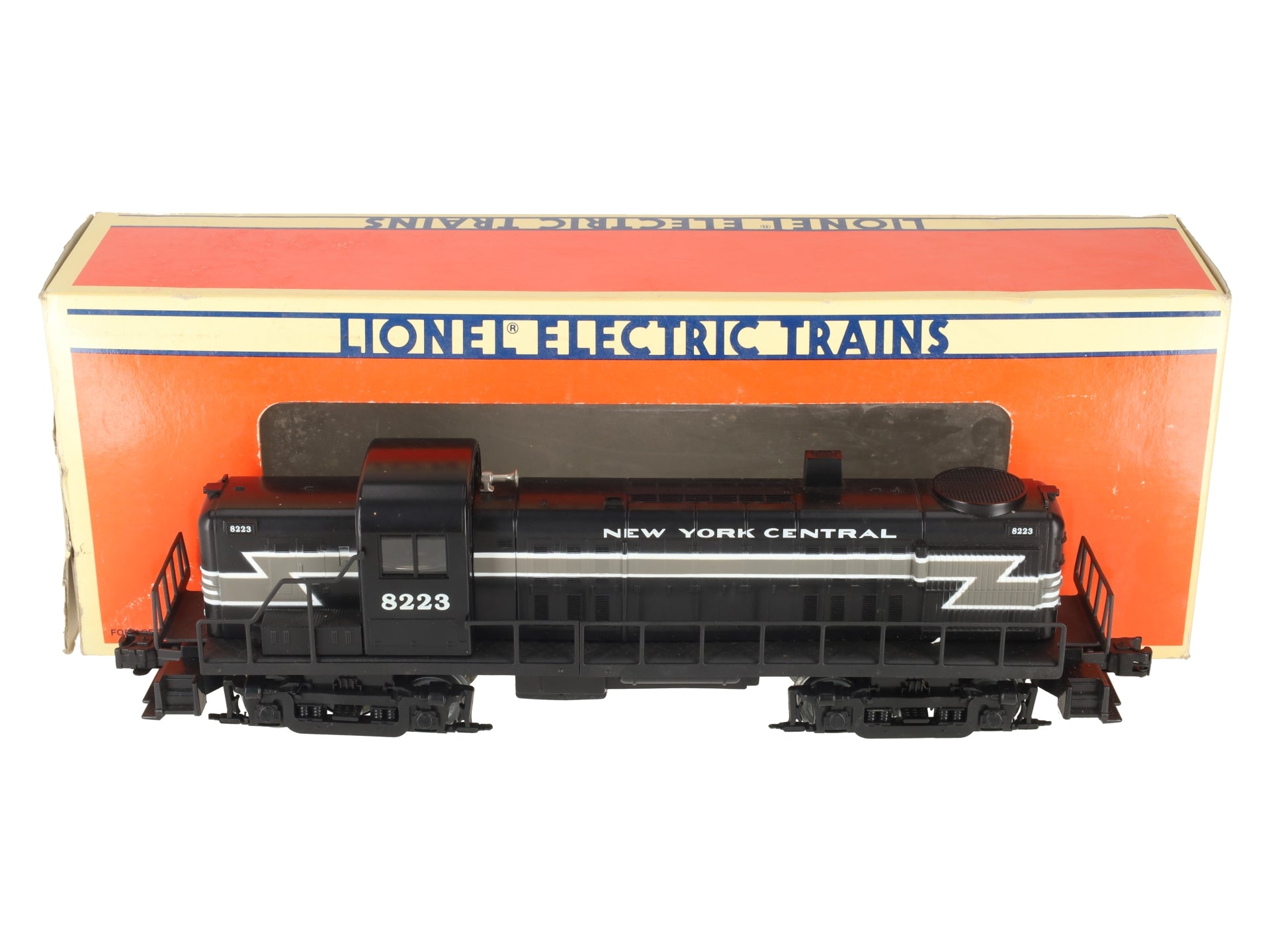 Lionel 6-18835 O New York Central Alco RS-3 Diesel Locomotive #8223 EX/Box