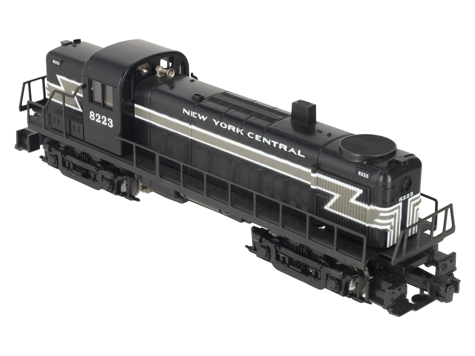 Lionel 6-18835 O New York Central Alco RS-3 Diesel Locomotive #8223 EX/Box