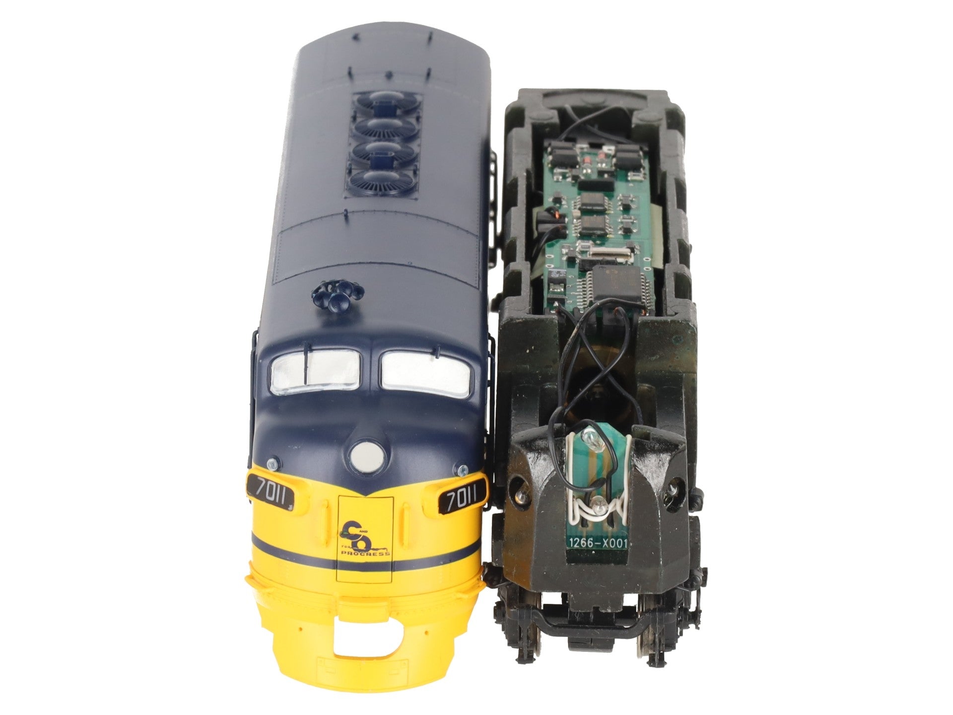 InterMountain 49019WD-02 HO Chesapeake & Ohio EMD F-7A Diesel Engine #7011 w DCC LN/Box