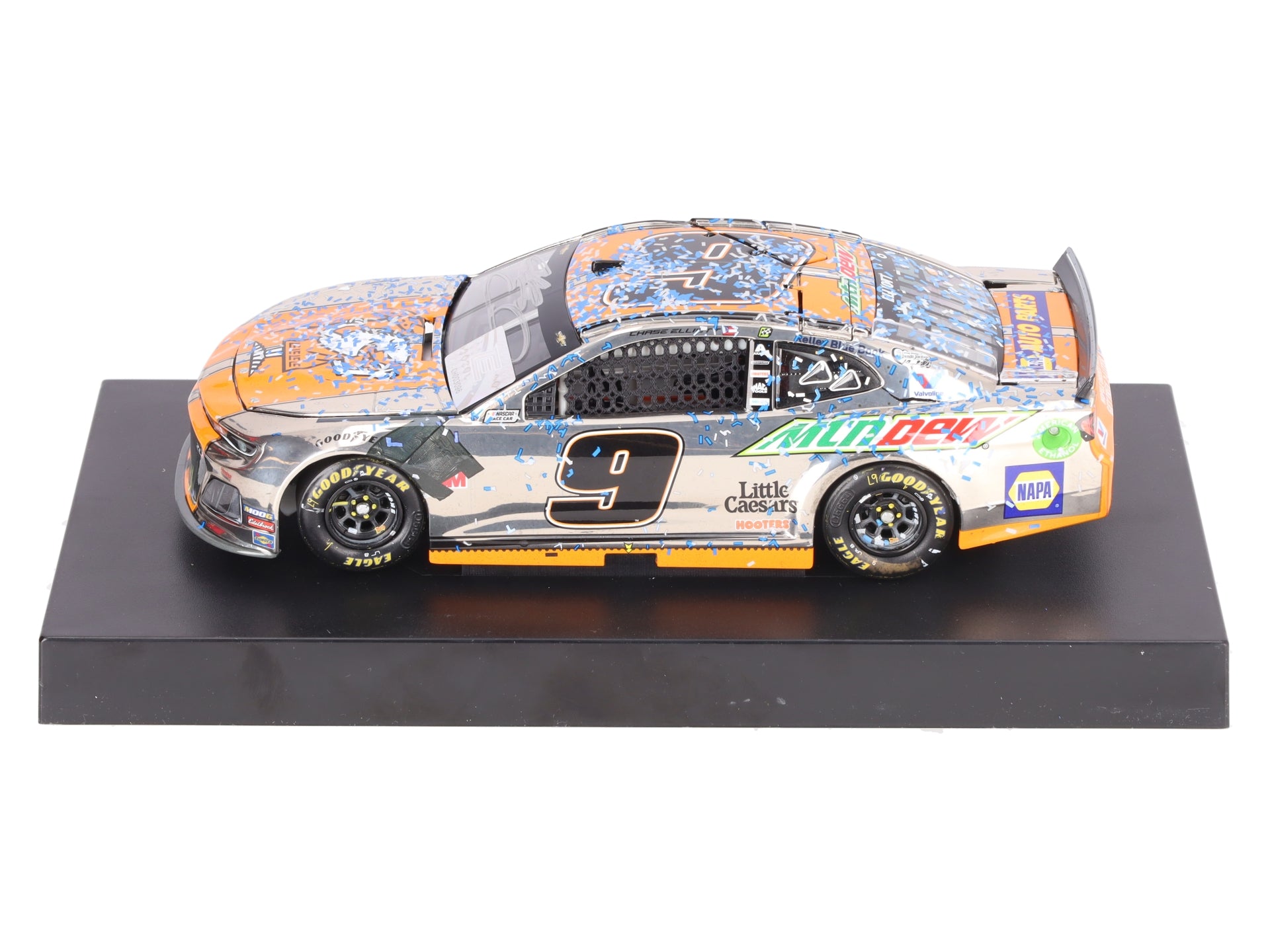 Lionel 1:24 Chase Elliott Talladega Win 2019 Camaro Autograph Chrome Edition #9 LN/Box