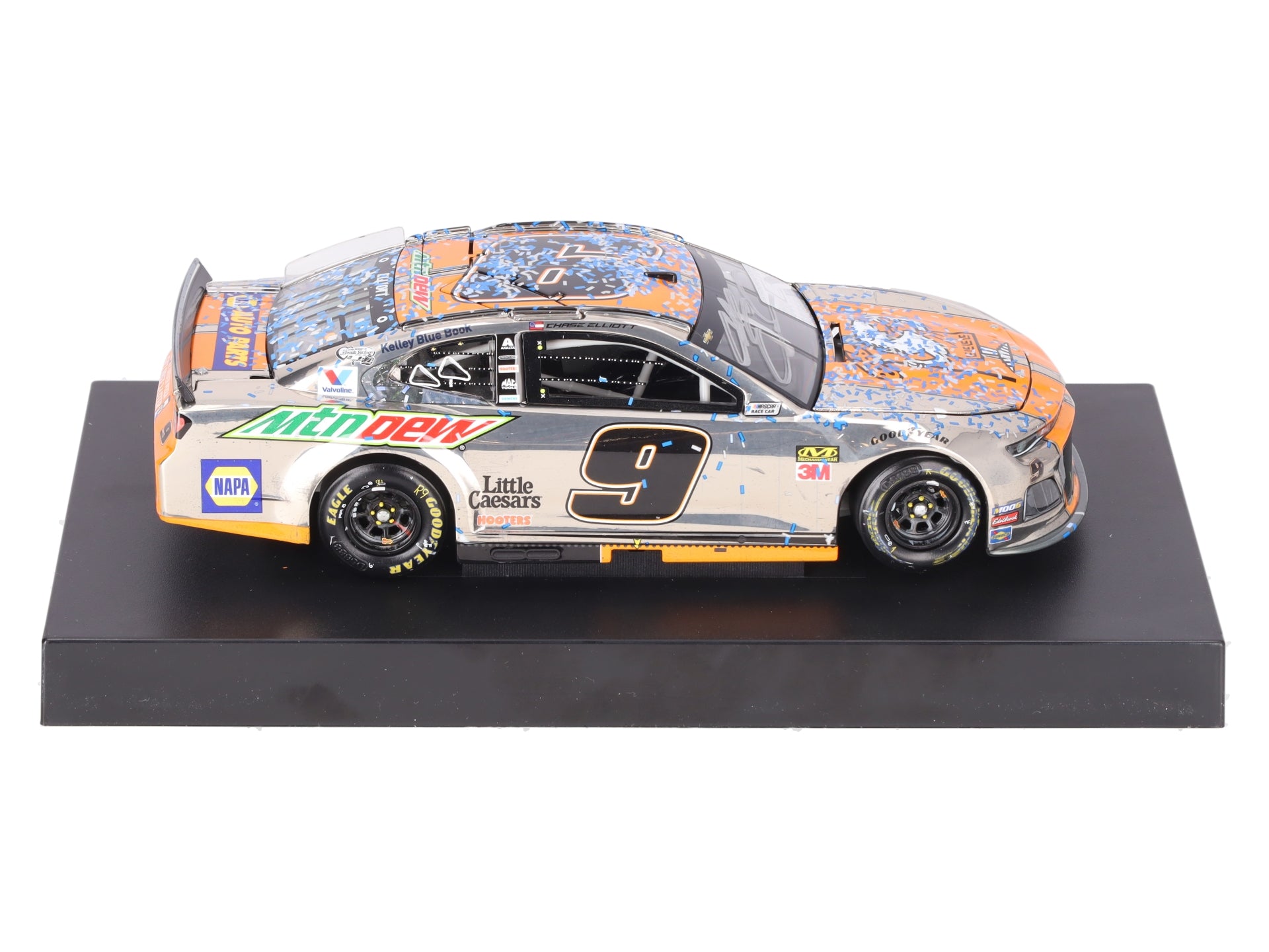Lionel 1:24 Chase Elliott Talladega Win 2019 Camaro Autograph Chrome Edition #9 LN/Box