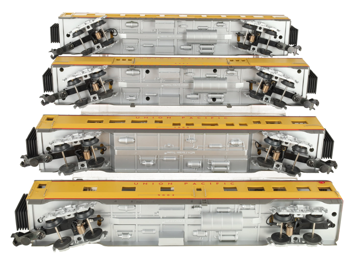 MTH 30-6737 O Union Pacific 60' Streamlined ABS Passenger Car Set (Set of 4) LN/Box