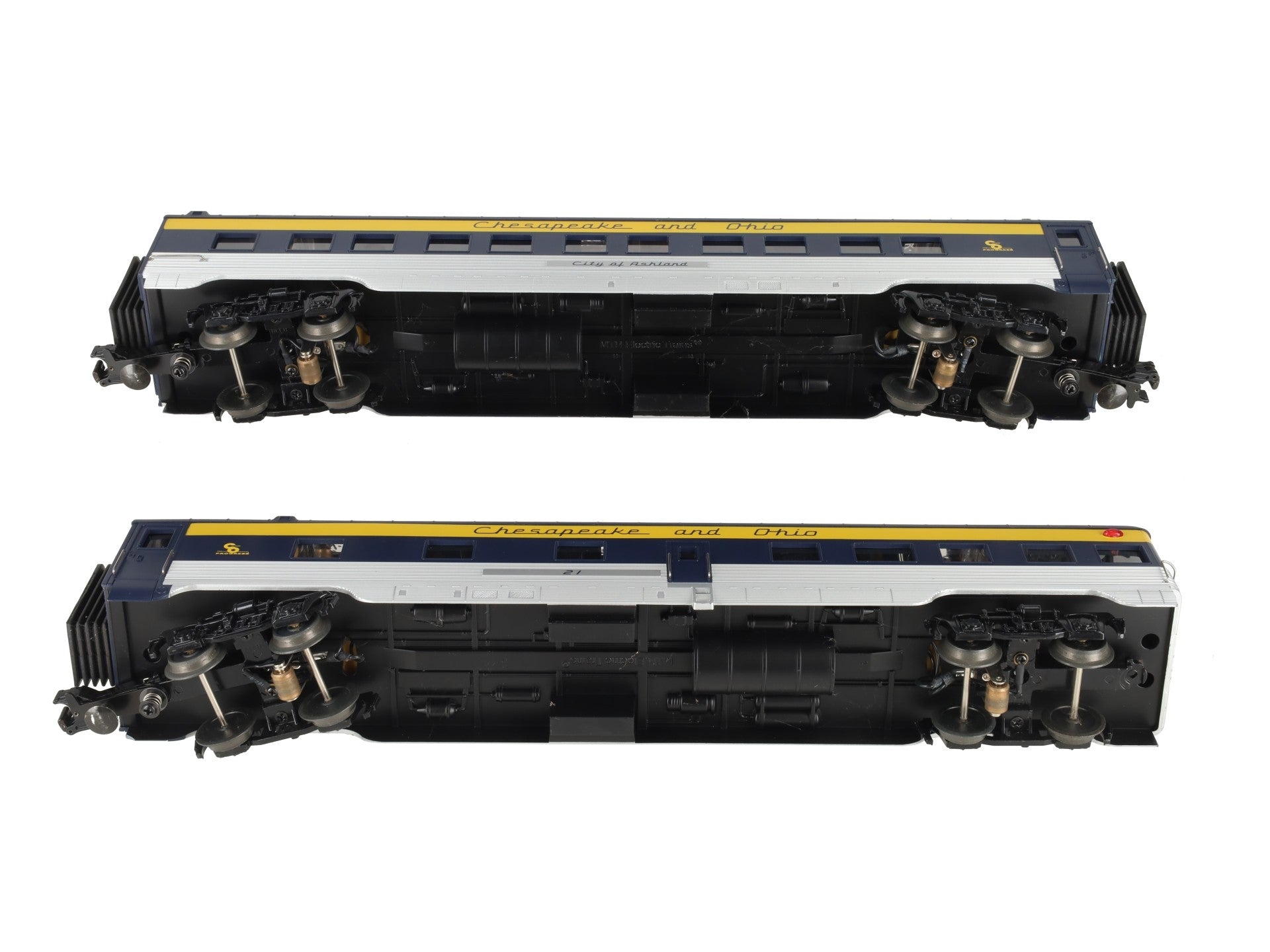 MTH 30-67006 O C&O 60' Streamlined ABS Sleeper/Diner Passenger Set (Set of 2) EX/Box