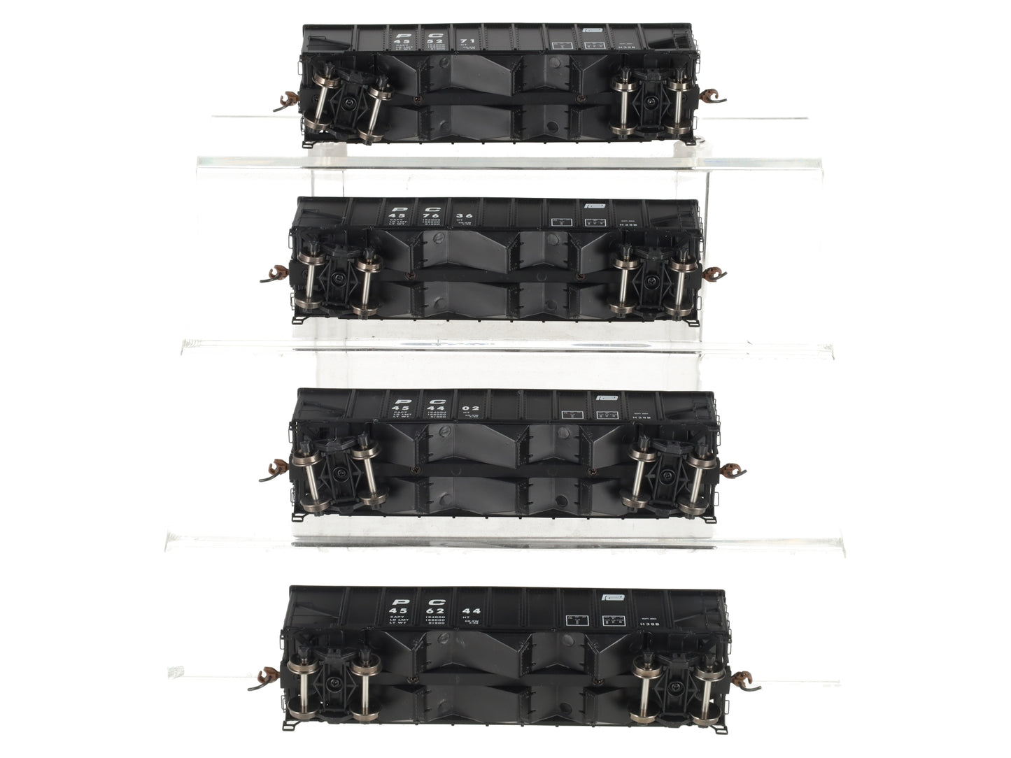 Athearn 70272 HO Penn Central 40' 3-Bay Ribbed Hopper with Load #2 (Pack of 4)