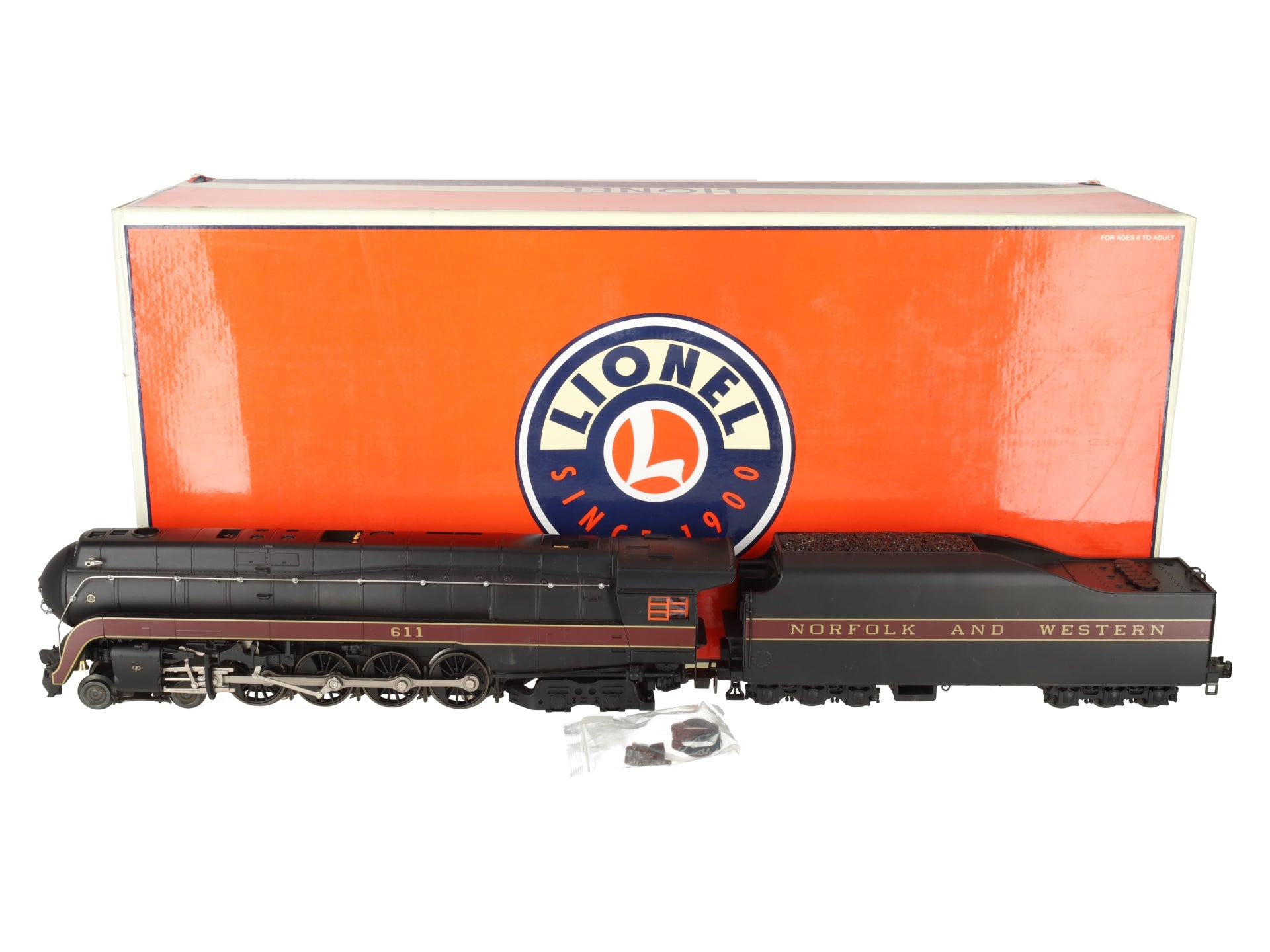 Lionel 6-38095 O Norfolk & Western 4-8-4 J-Class Steam Locomotive & Tender #611 EX/Box