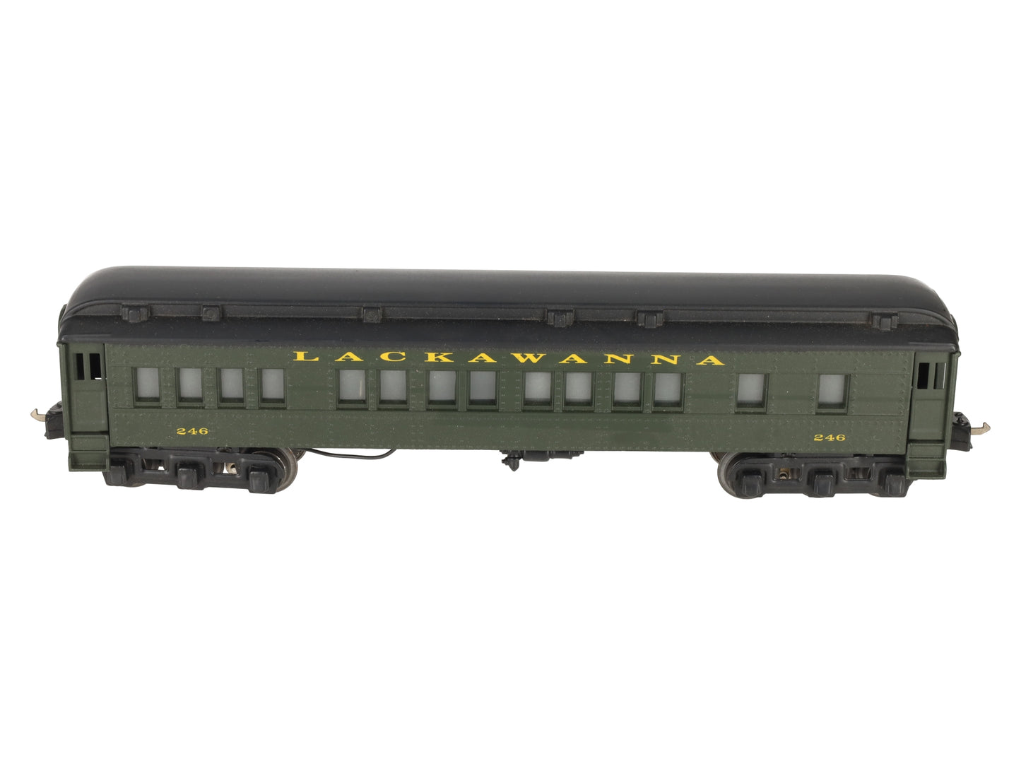Lionel 2627 Vintage O Lionel Line Madison Heavyweight Passenger Car -Repainted