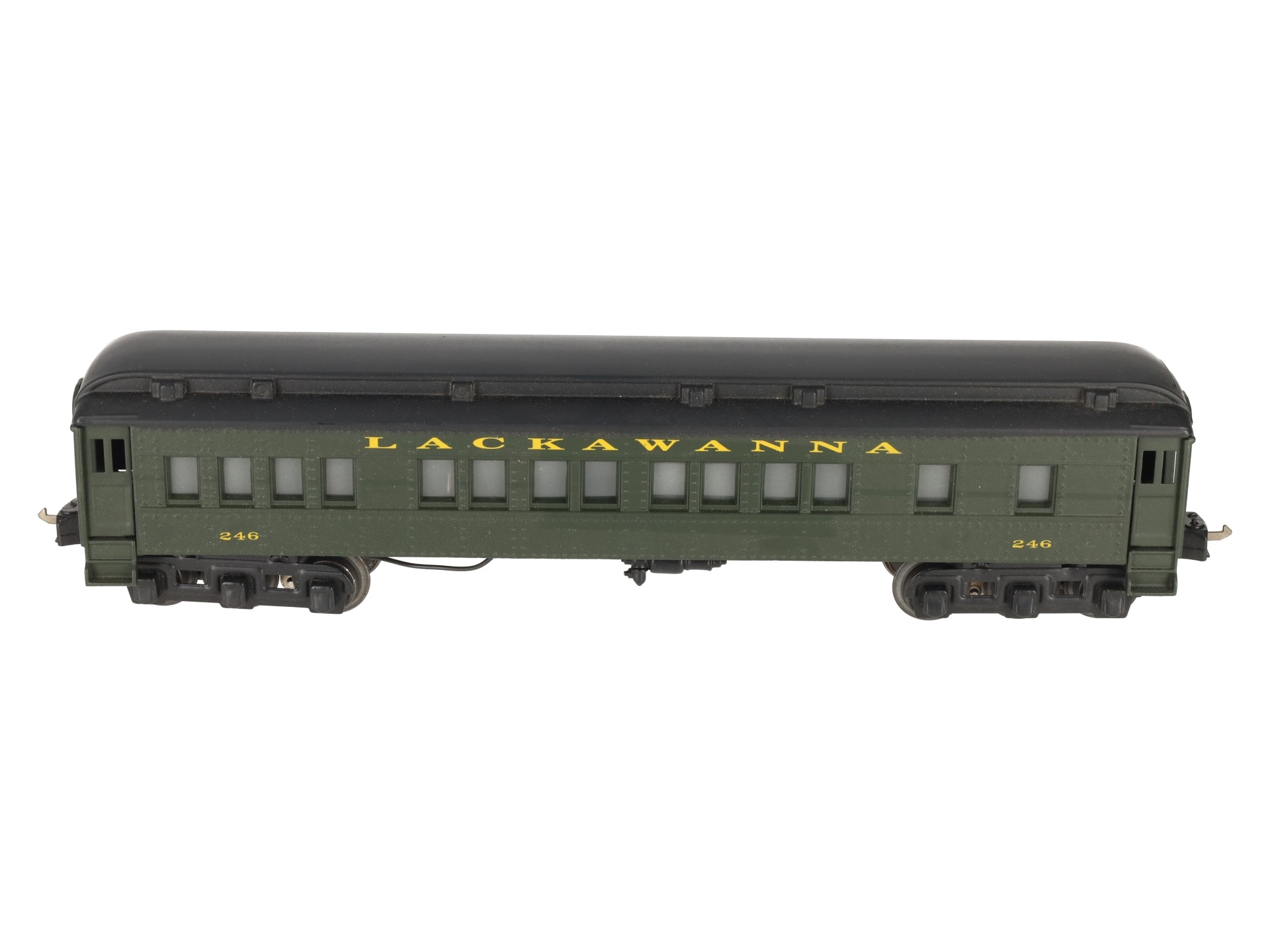 Lionel 2627 Vintage O Lionel Line Madison Heavyweight Passenger Car -Repainted