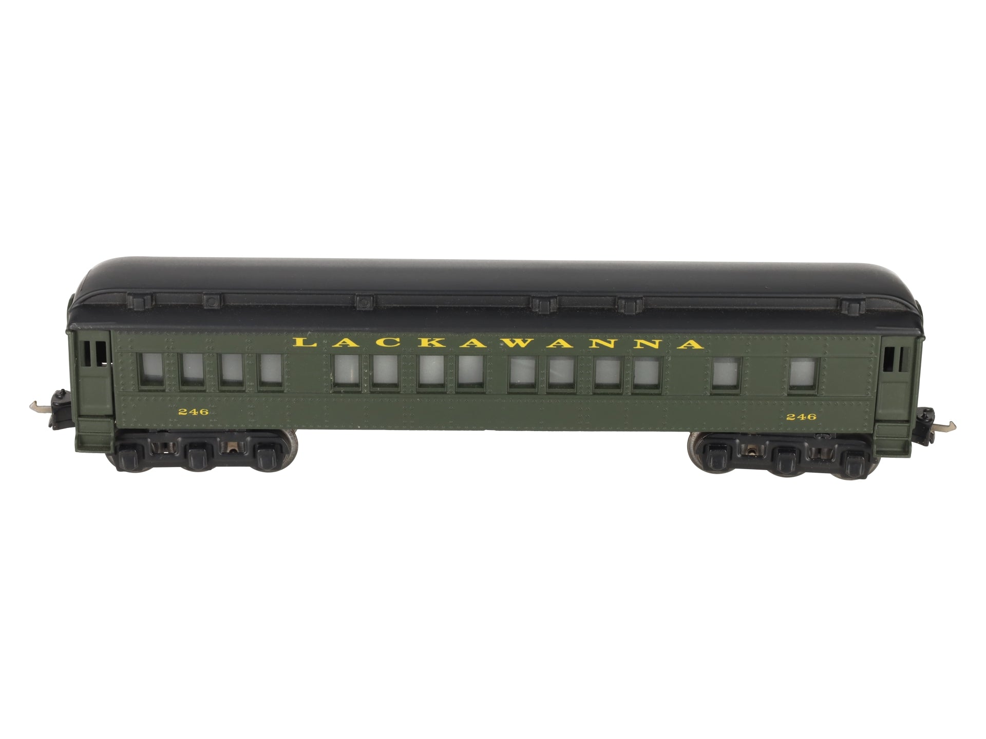 Lionel 2627 Vintage O Lionel Line Madison Heavyweight Passenger Car -Repainted