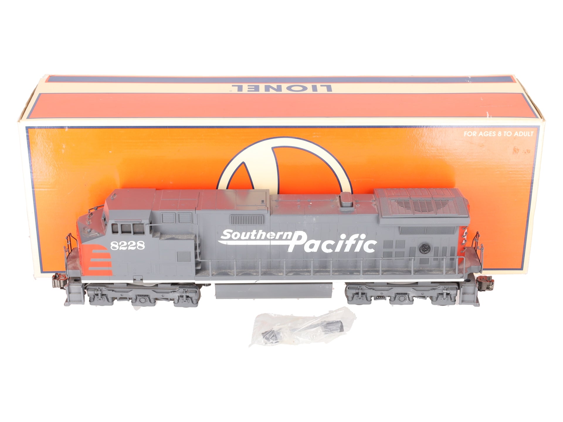 Lionel 6-18228 O Southern Pacific Dash-9 Diesel Locomotive #8228 VG/Box