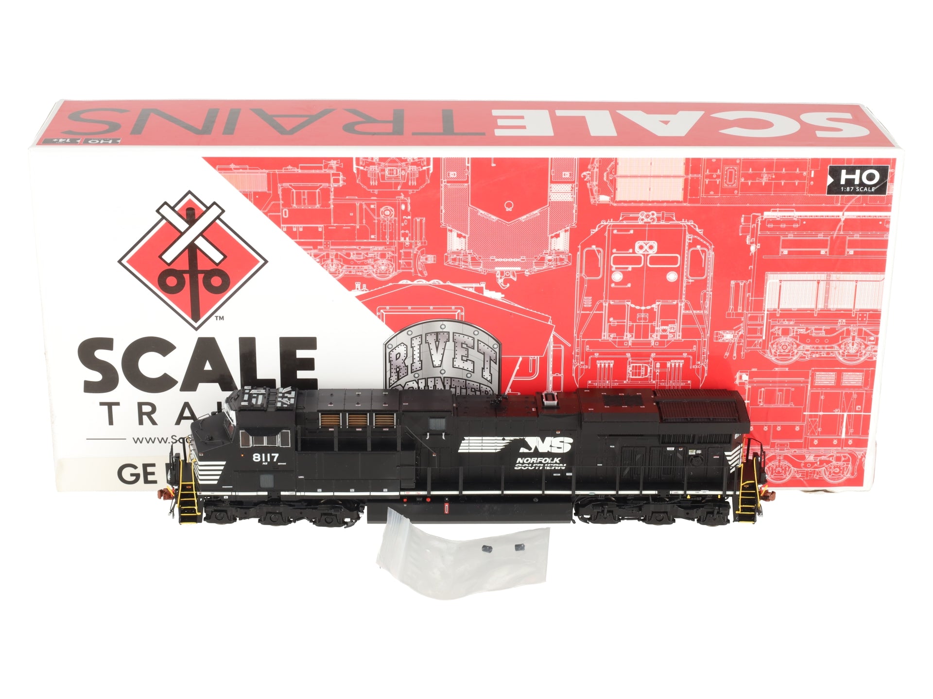 Scale Trains SXT33094 HO Norfolk Southern GE ES44AC Diesel #8117 LN/Box
