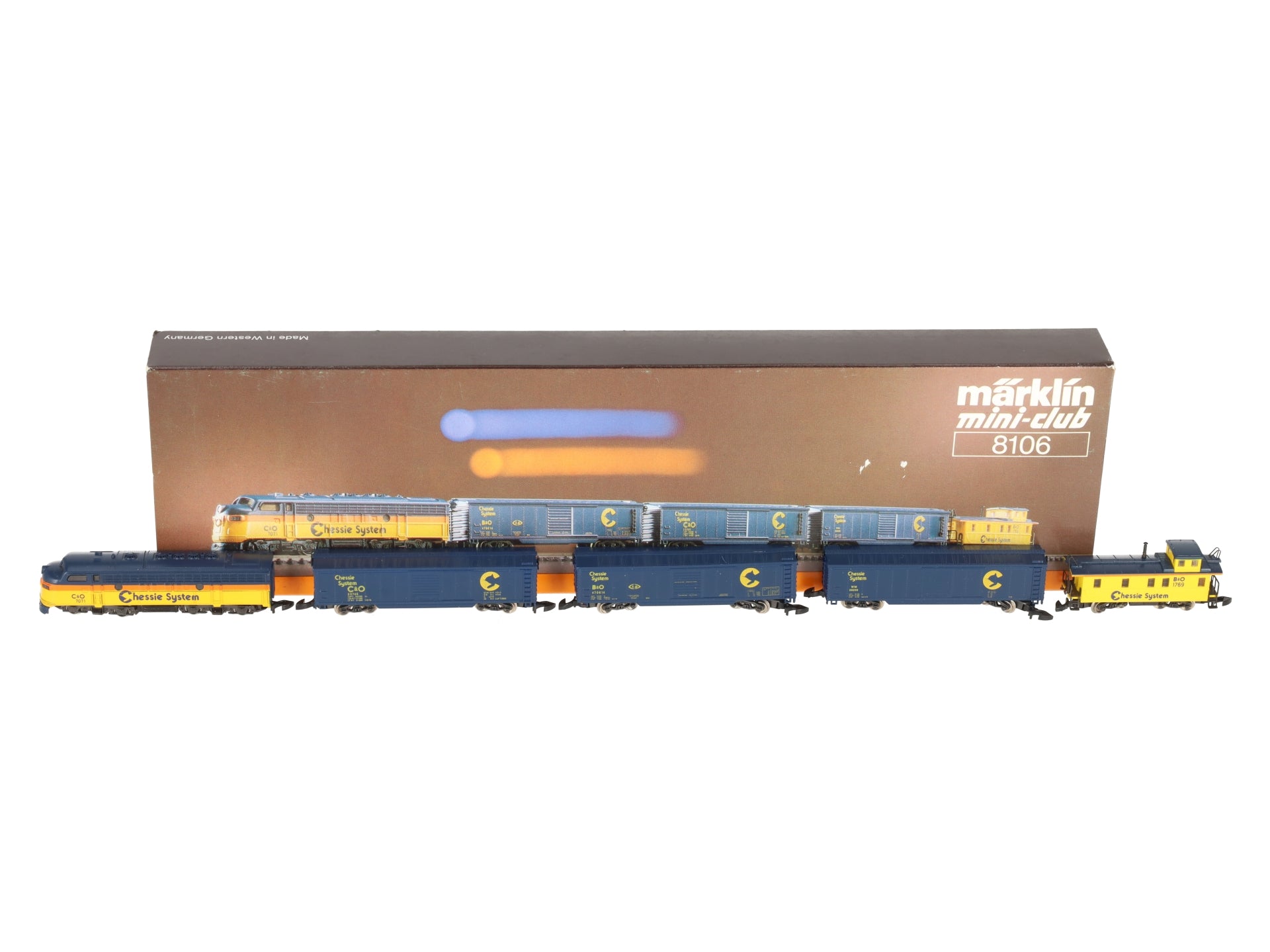 Marklin 8106 Z Scale Chessie System F7 Diesel Freight Train Set LN/Box