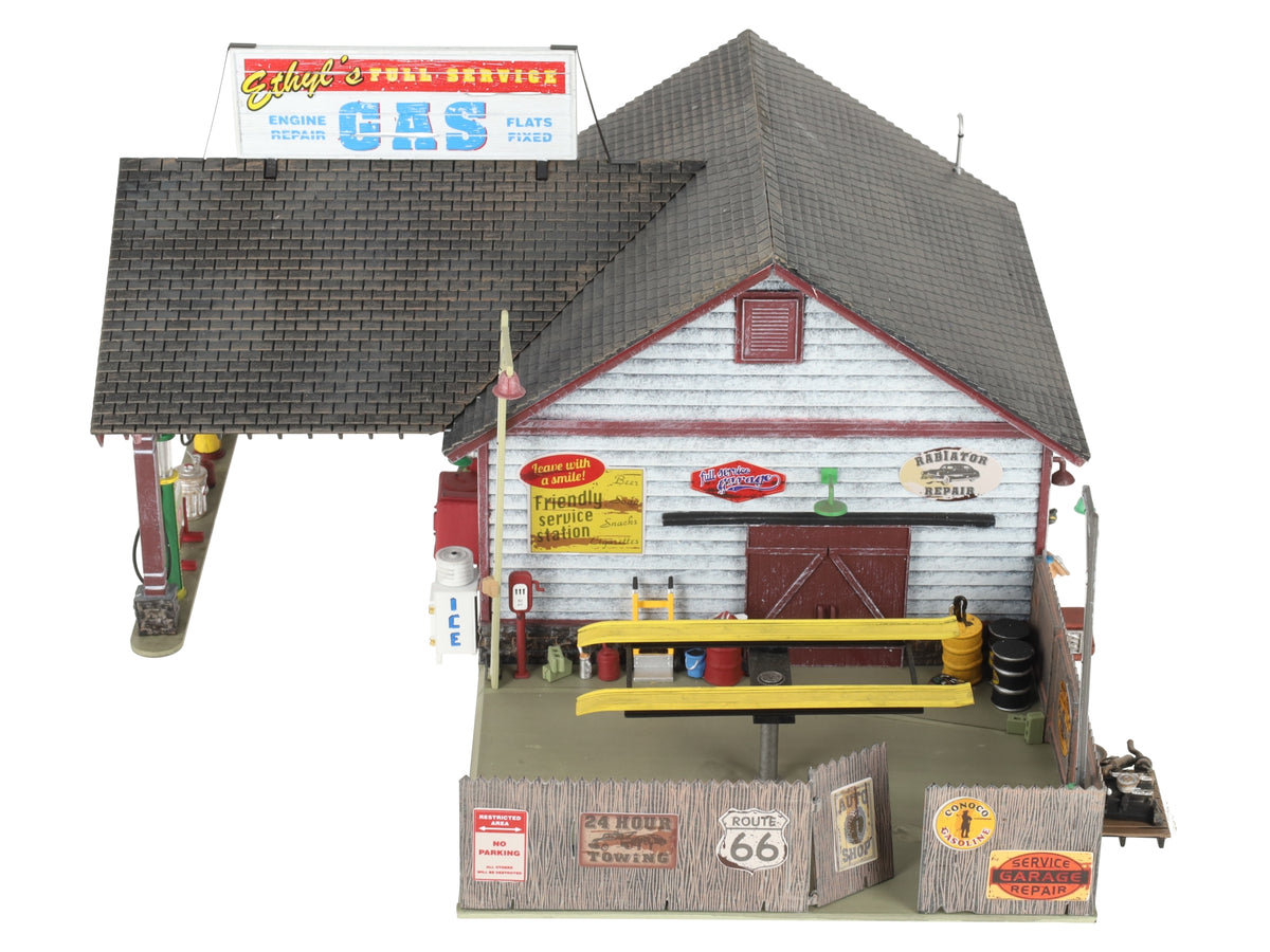 Woodland Scenics BR5849 O Built-&-Ready Ethyl's Gas & Service Building