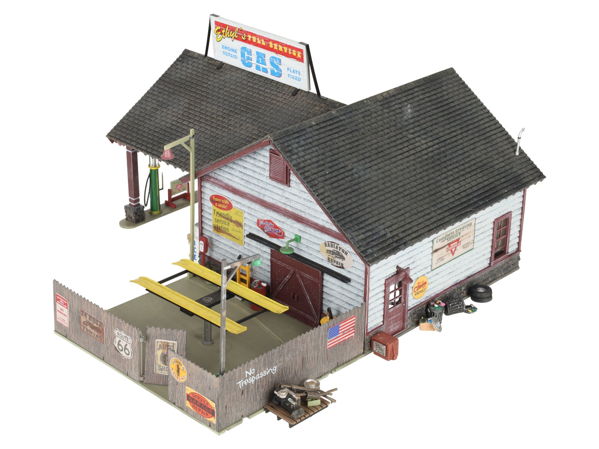 Woodland Scenics BR5849 O Built-&-Ready Ethyl's Gas & Service Building