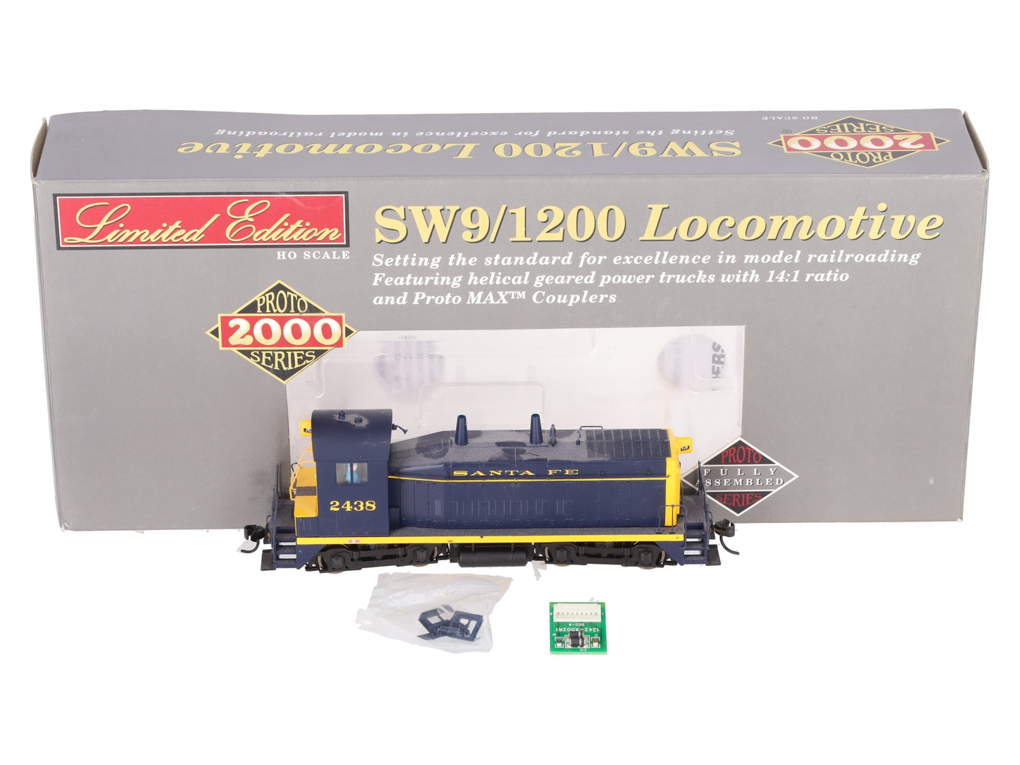 Proto 2000 920-48417 HO Scale Atchison Topeka Santa Fe SW9 Diesel Loco #2438 EX/Box