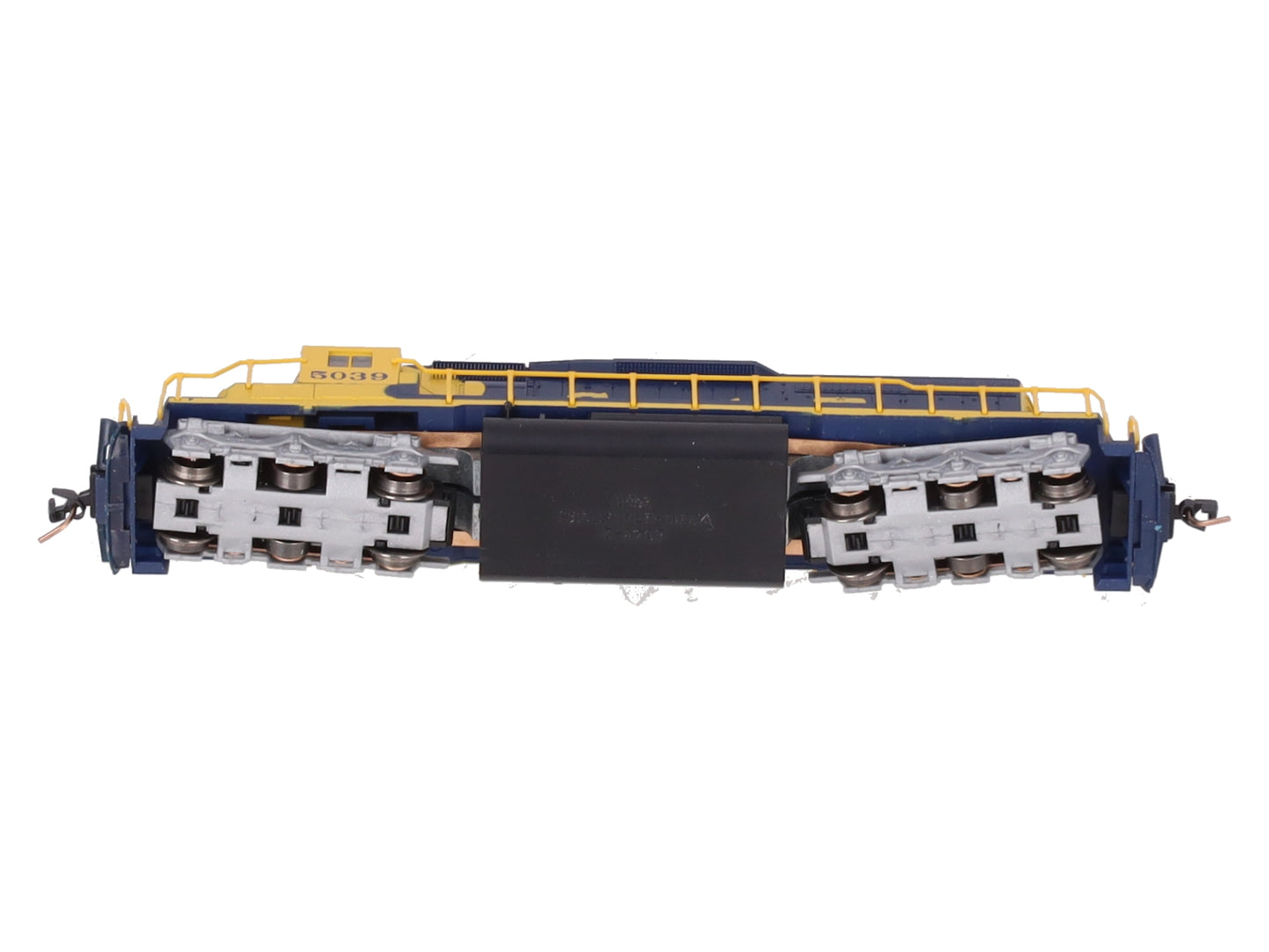 MicroTrains 97001092 Z Scale Santa Fe SD40-2 Powered Diesel Locomotive #5039 LN/Box