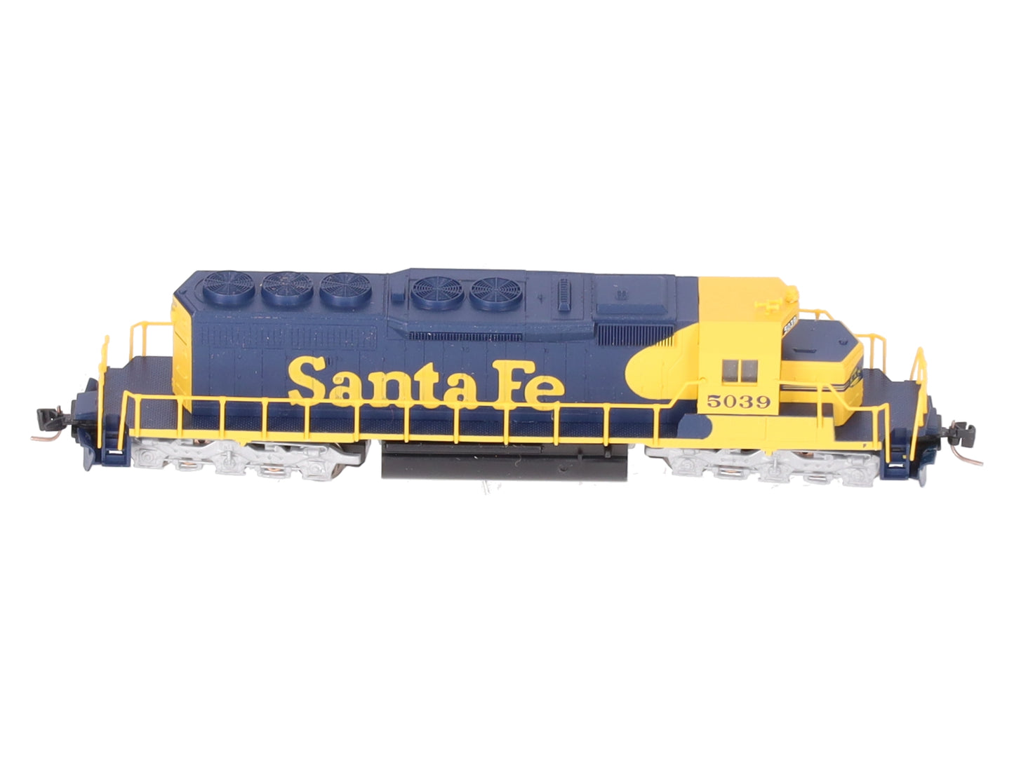 MicroTrains 97001092 Z Scale Santa Fe SD40-2 Powered Diesel Locomotive #5039 LN/Box