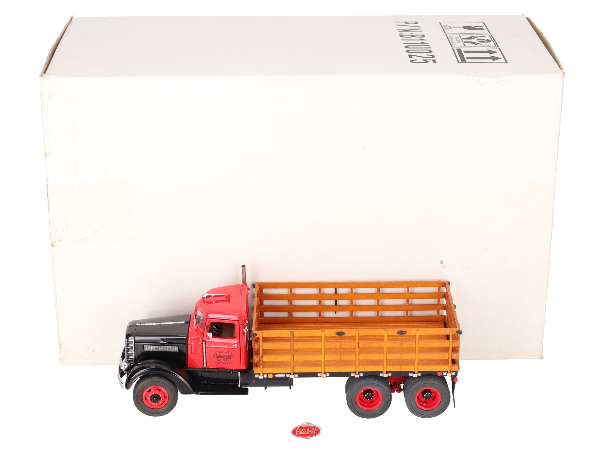 Franklin Mint B11U025 1:32 Peterbilt 1939 Stake Truck Red & Black LN/Box