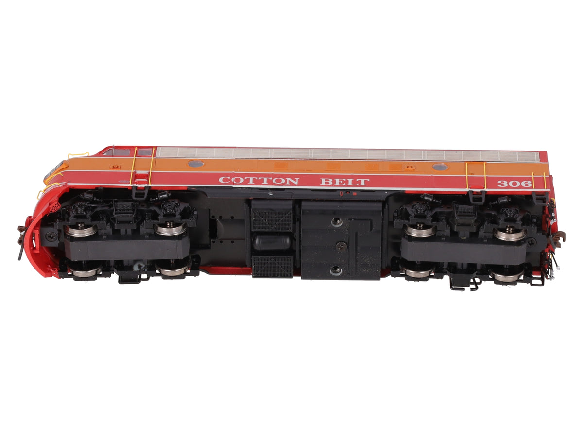 Athearn G22337 HO Scale Cotton Belt FP7A Diesel Locomotive with DCC & Sound #306