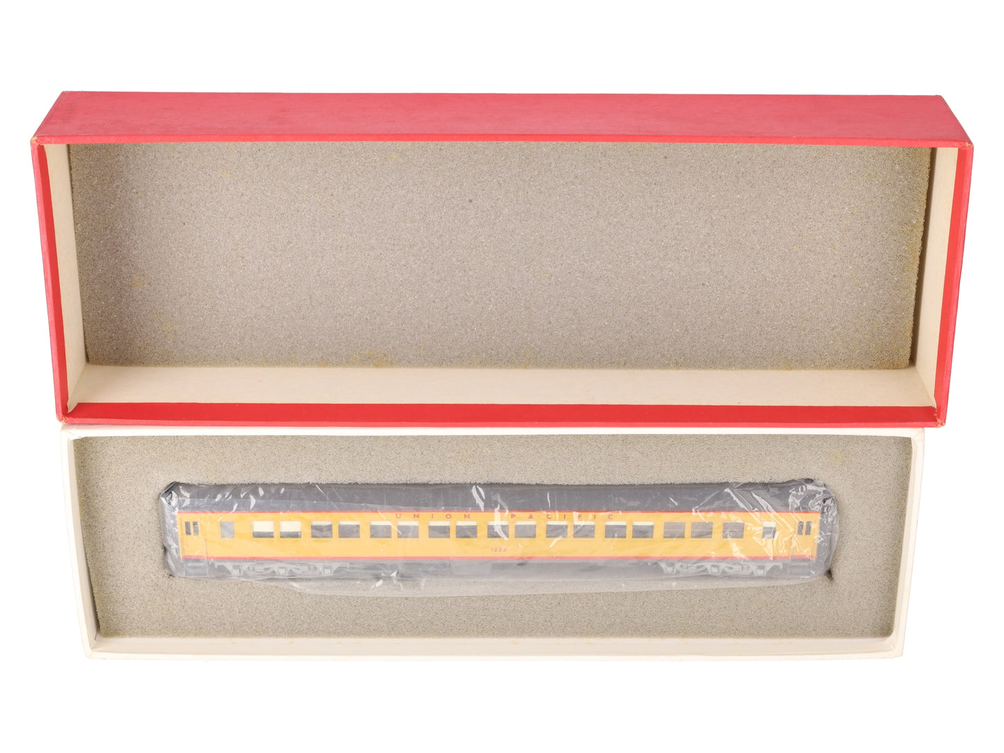 The Coach Yard HO Scale Union Pacific 79' Harriman-Chair Coach Car #1220 - Ptd/Box