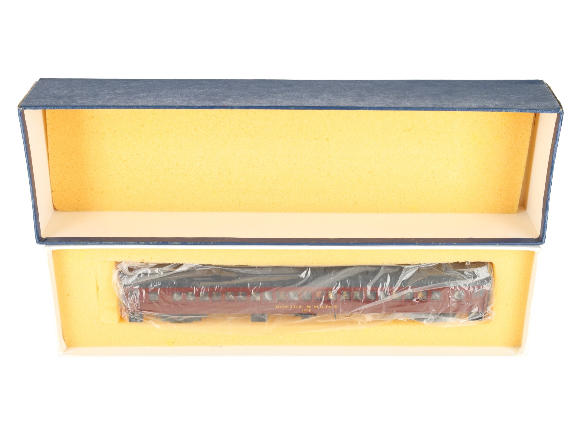 Rail Works R-245 HO BRASS Boston & Maine O-B Arch Roof Suburban Coach Car #1226/Box