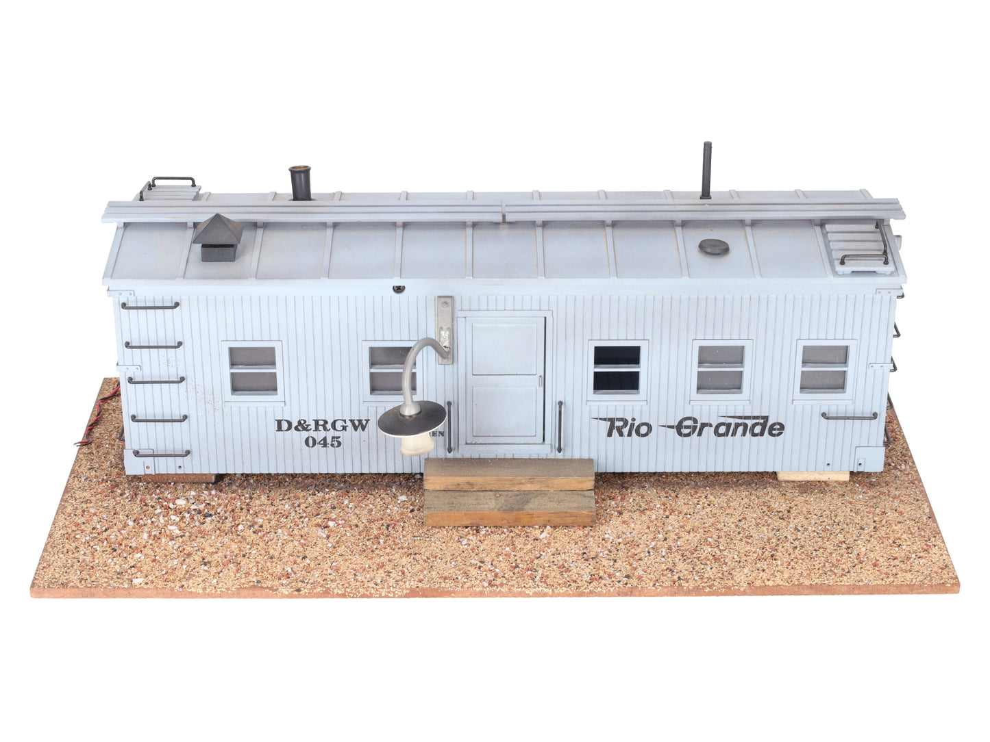 USA Trains R1940 G Roadside Shanty with Smoking Chimney and Lights VG