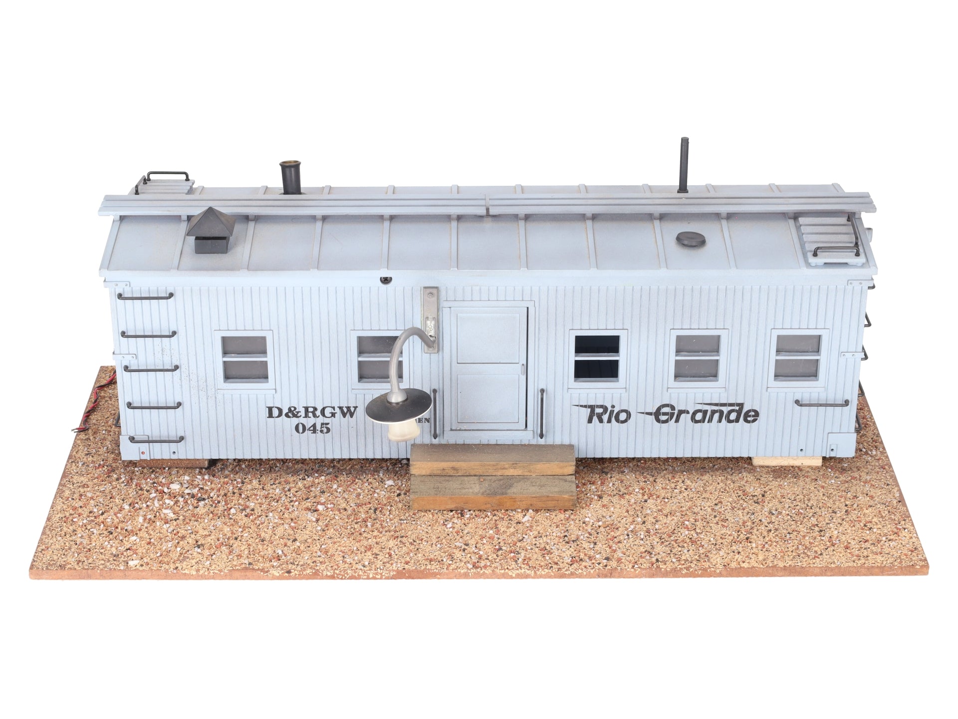 USA Trains R1940 G Roadside Shanty with Smoking Chimney and Lights VG