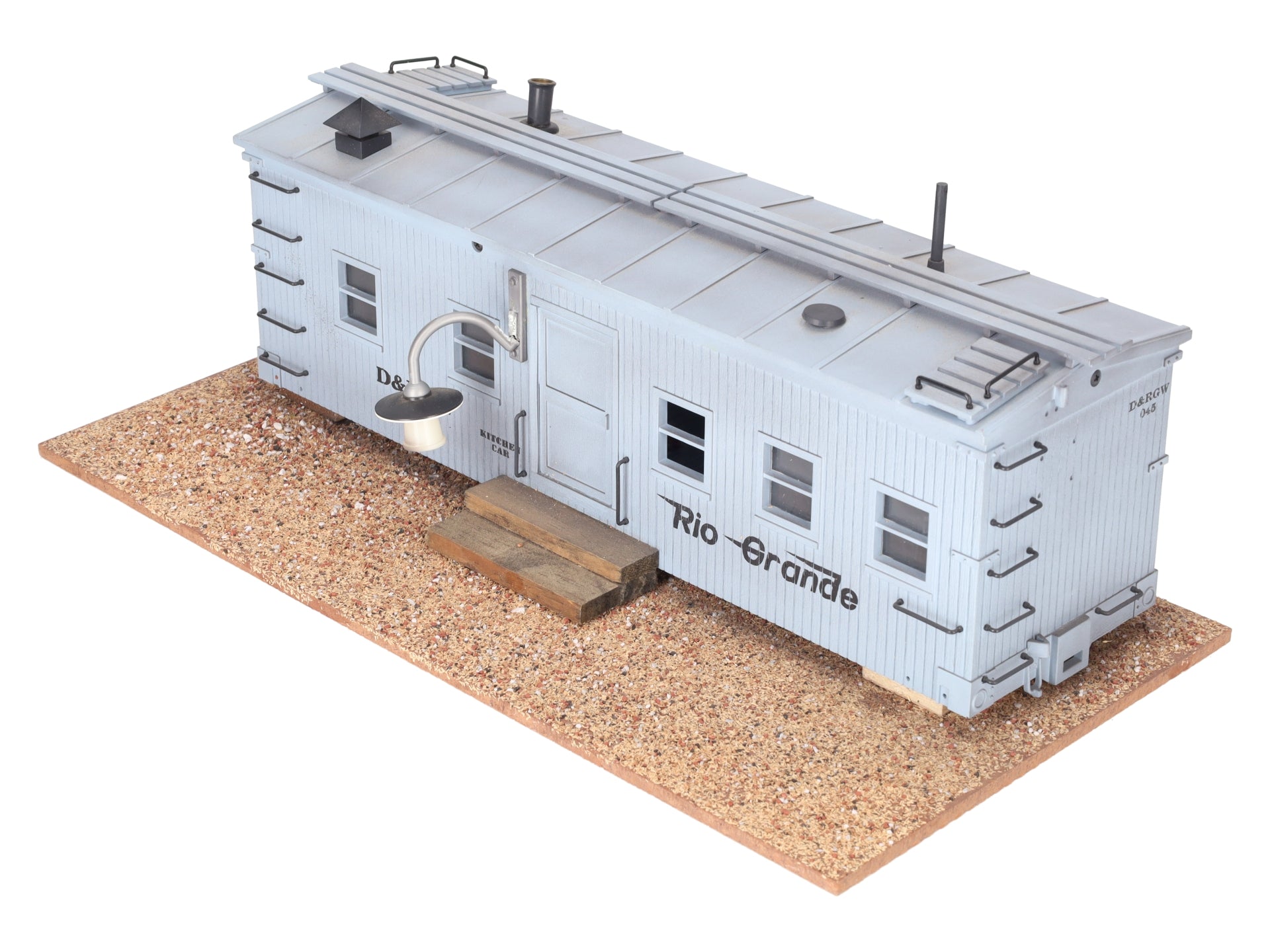 USA Trains R1940 G Roadside Shanty with Smoking Chimney and Lights VG