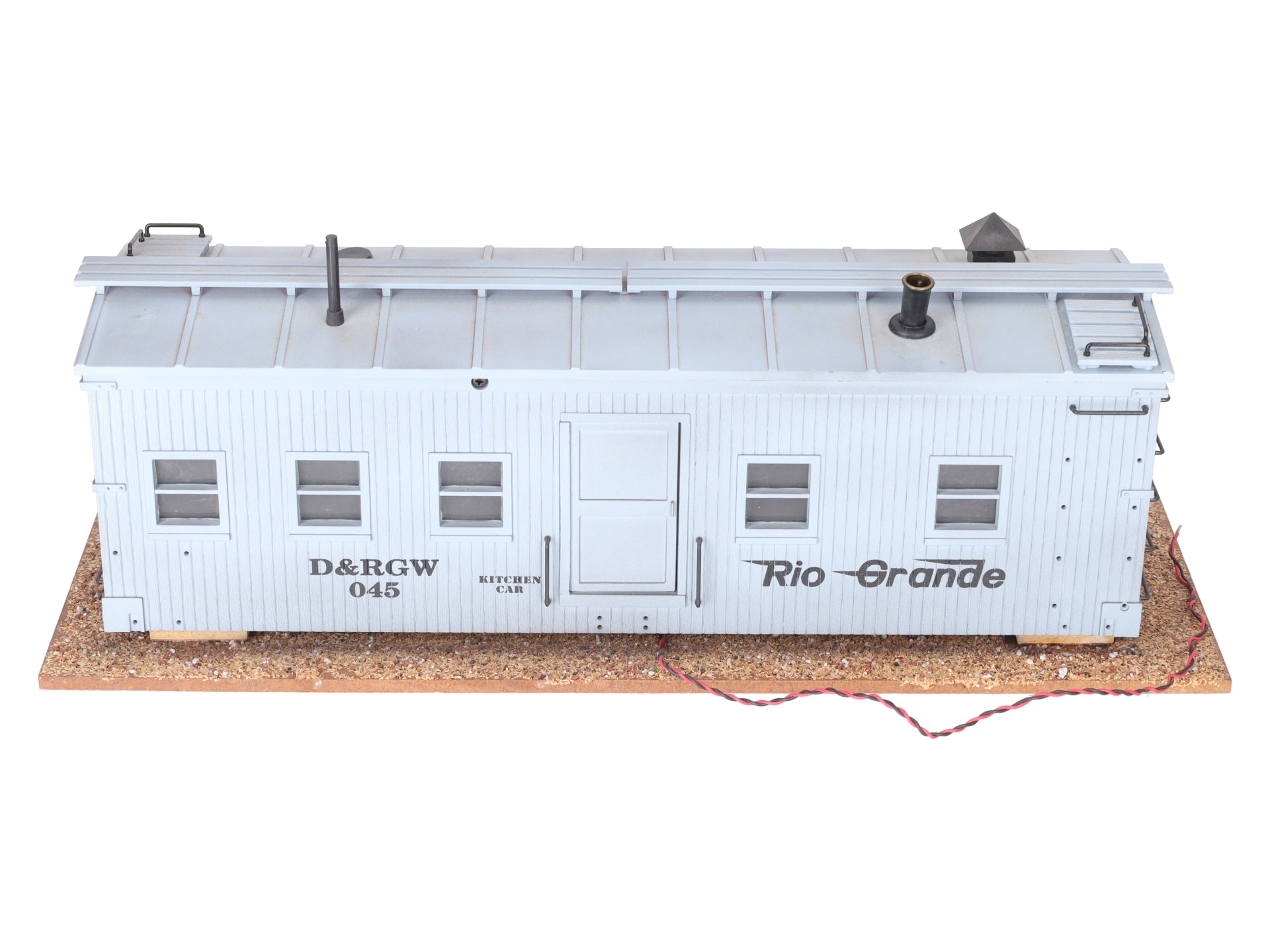 USA Trains R1940 G Roadside Shanty with Smoking Chimney and Lights VG