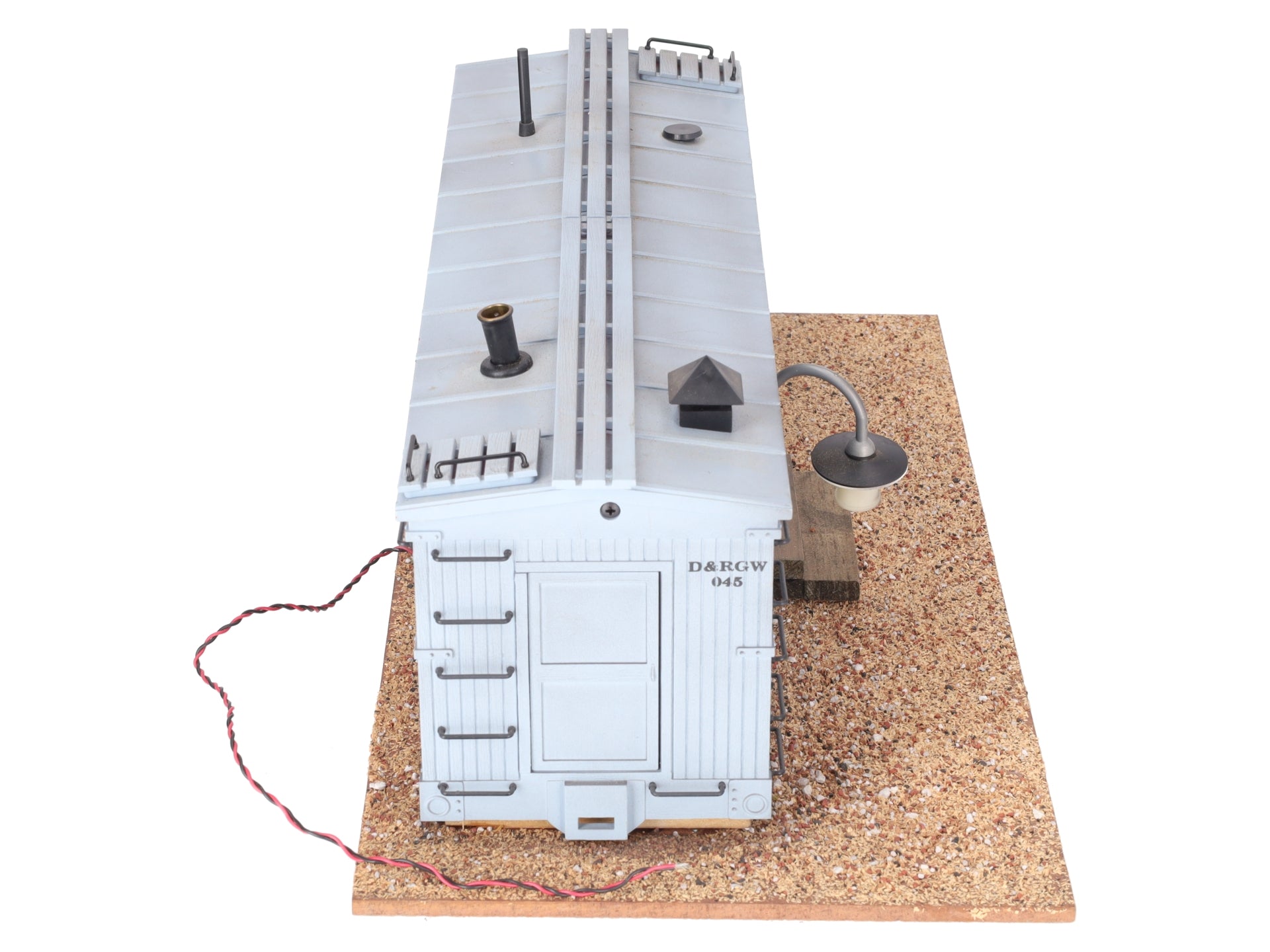USA Trains R1940 G Roadside Shanty with Smoking Chimney and Lights VG