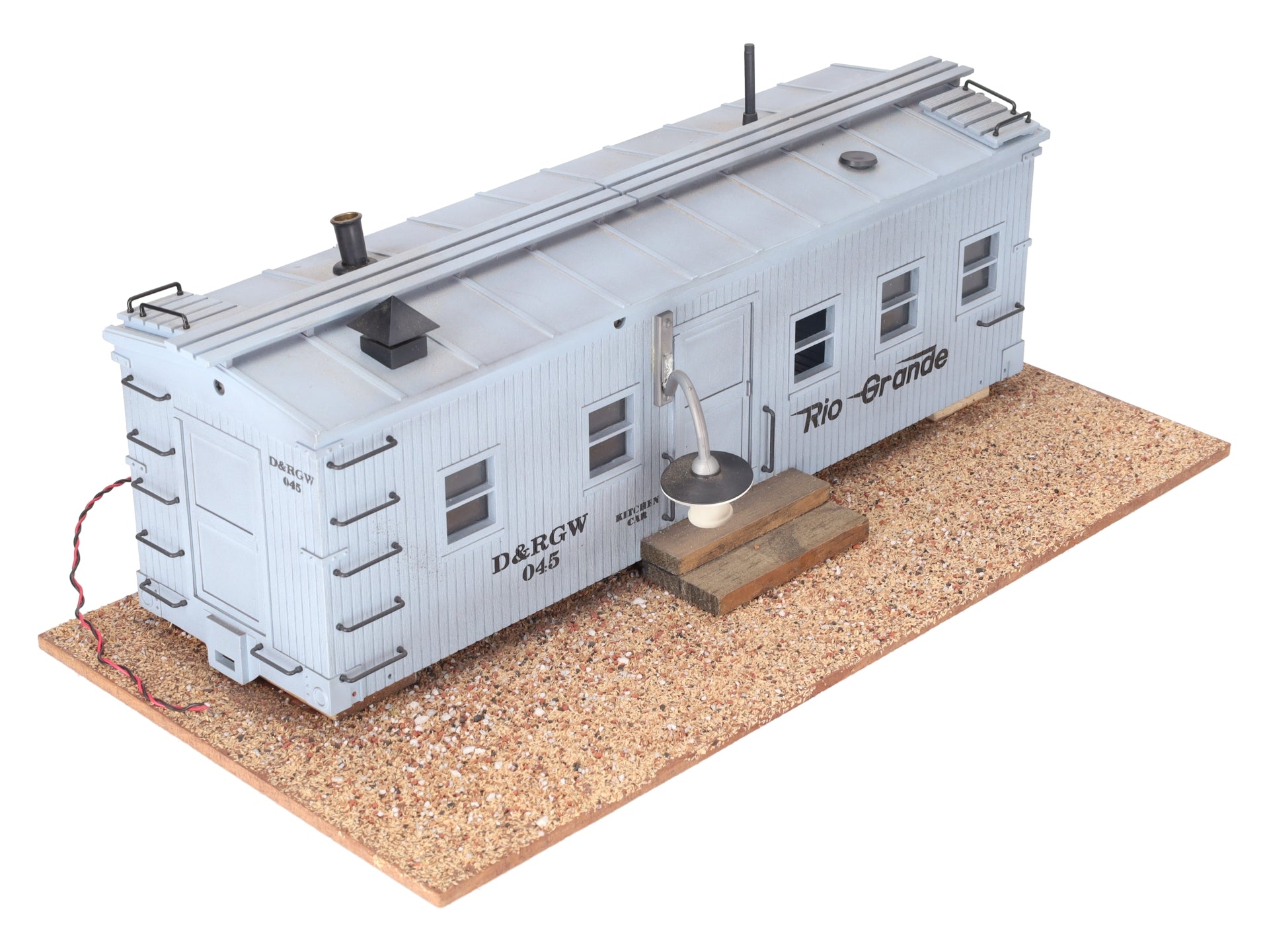 USA Trains R1940 G Roadside Shanty with Smoking Chimney and Lights VG