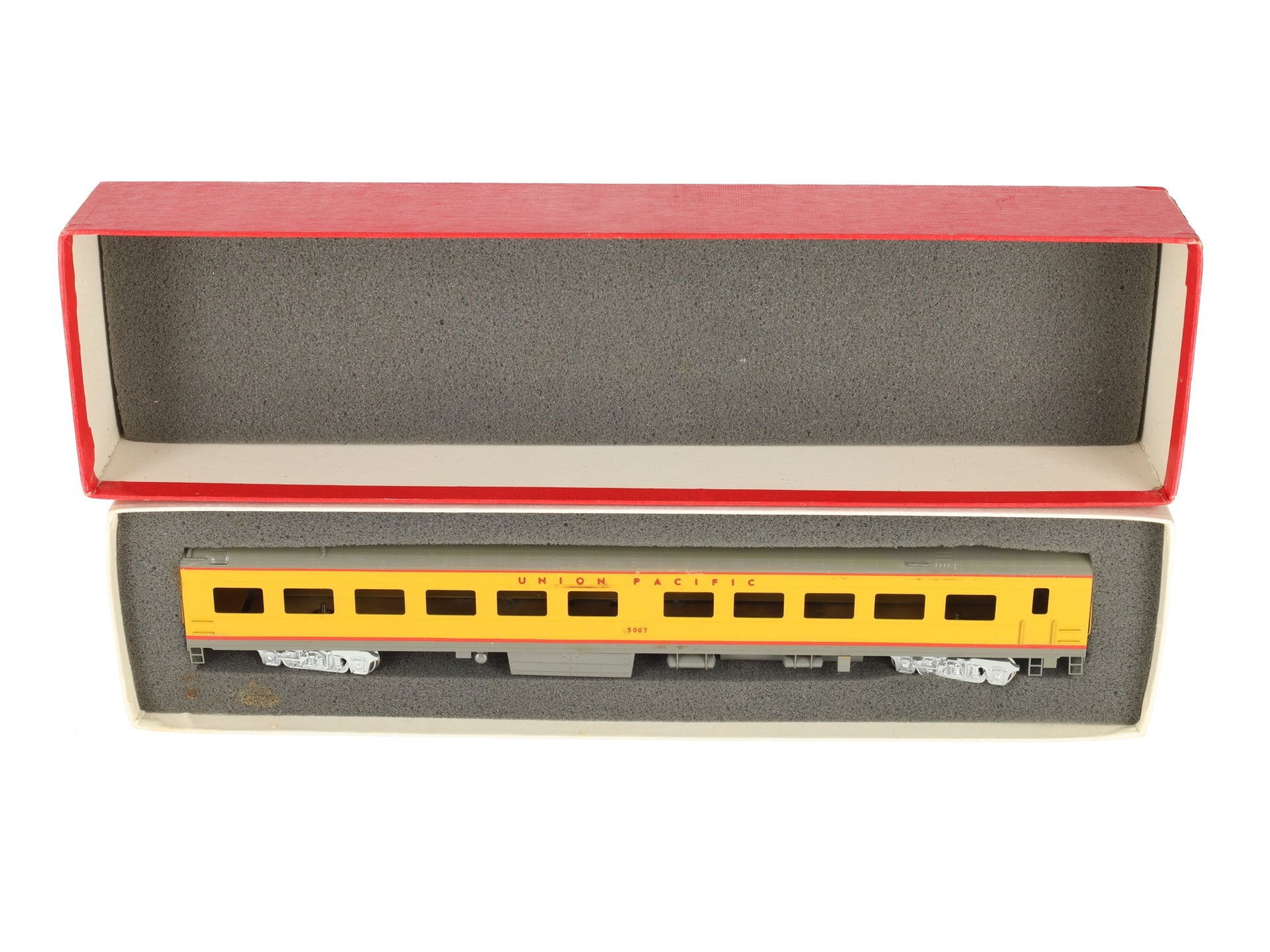Soho 480 HO Scale Brass Union Pacific Lunch -Counter-Lounge Diner Car- Painted/Box