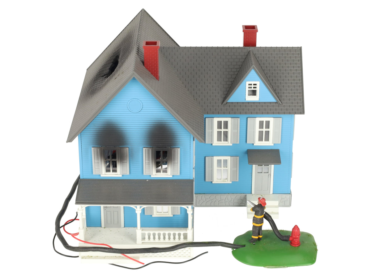 MTH 30-9139 O Gauge Operating Farm House on Fire EX