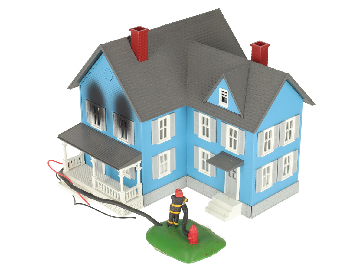 MTH 30-9139 O Gauge Operating Farm House on Fire EX