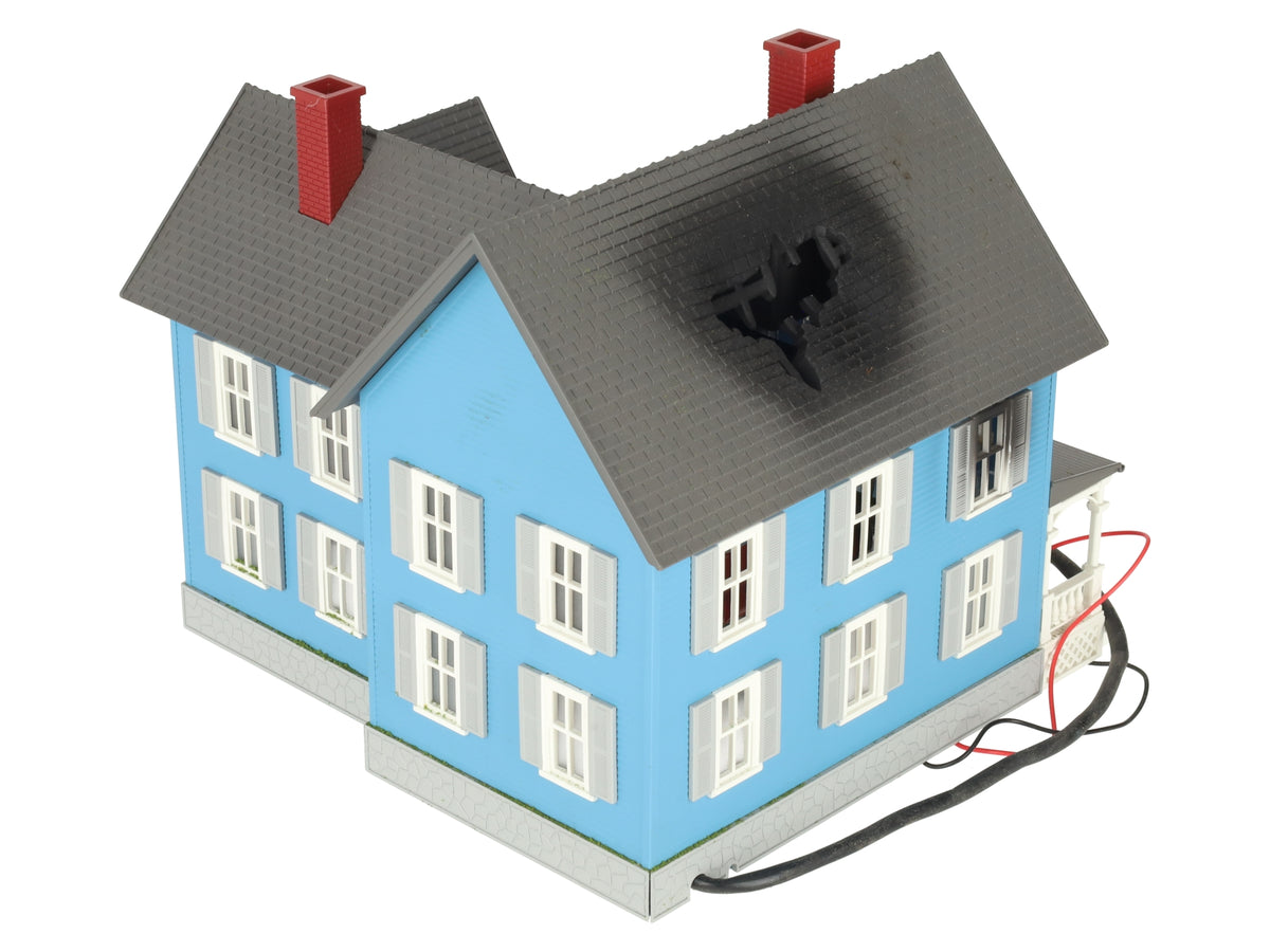 MTH 30-9139 O Gauge Operating Farm House on Fire EX