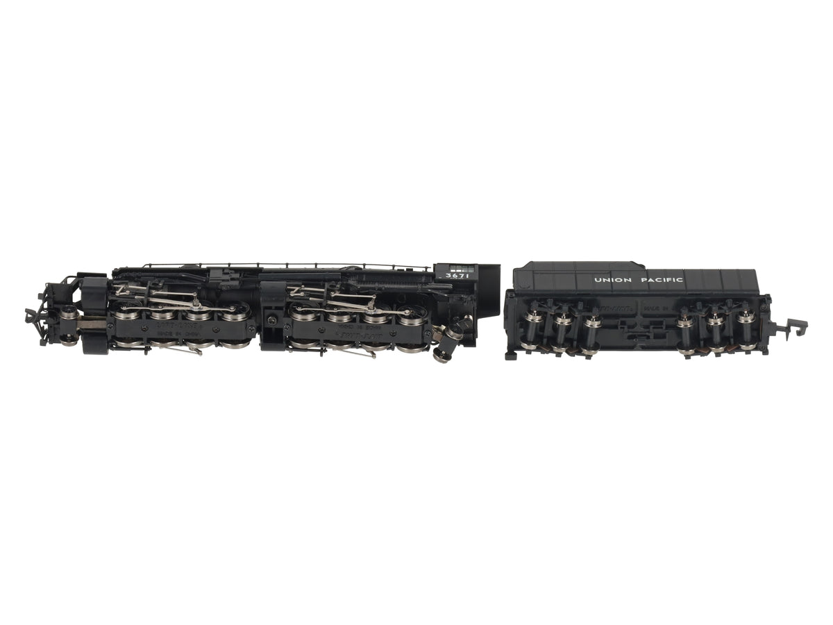 Life Like 7579 N Scale Union Pacific USRA  2-8-8-2 Steam Loco and Tender #3671 EX/Box