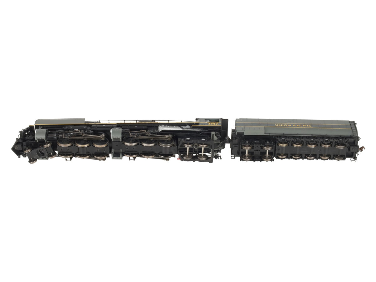Athearn G9133 HO Union Pacific GreyHOund 4-6-6-4 with DCC & Sound #3983 EX/Box