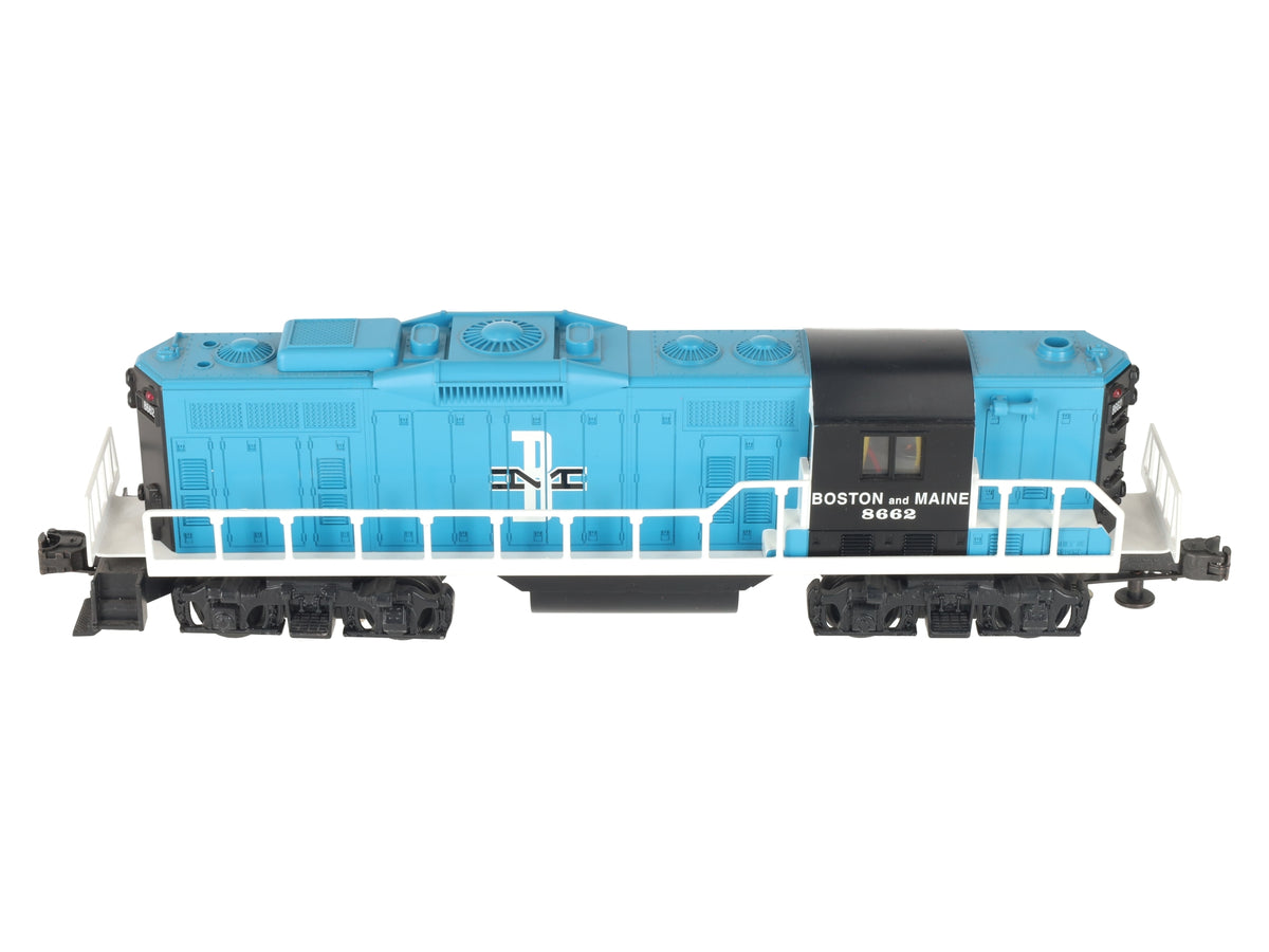 Williams 302 O Gauge Boston & Maine GP-9 Powered A Unit Diesel Loco w/Horn #8662 VG/Box