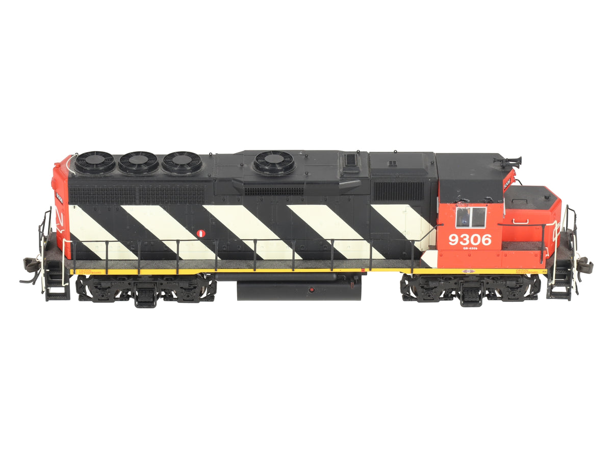 Atlas 10000136 HO Canadian National GP-40 Low Nose Locomotive #9306 VG/Box