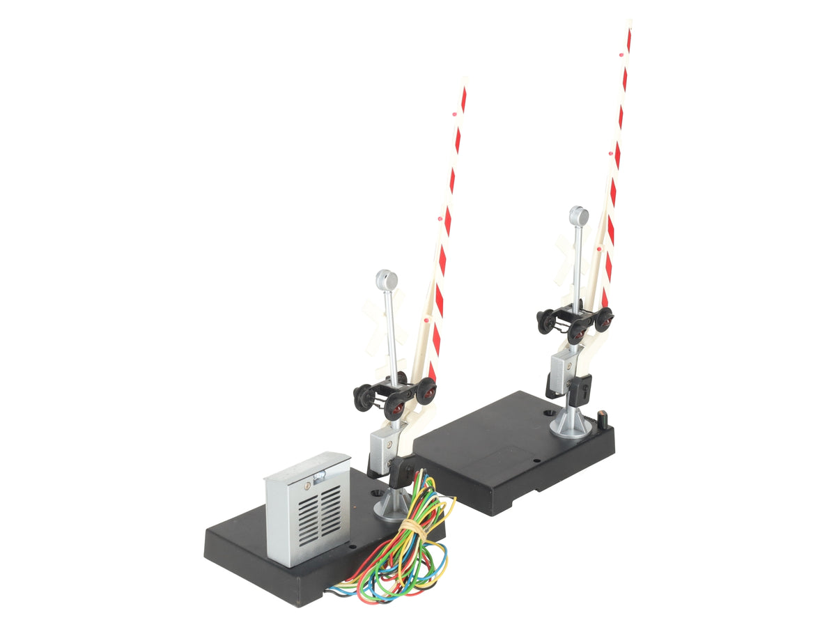 Z-Stuff DZ-1010 O Crossing Gate & Signal Pair W/Block Signal Detectors EX/Box