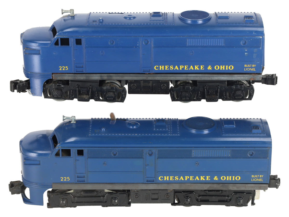 Lionel 225 Vintage O Chesapeake & Ohio AA Diesel Locomotive Set VG